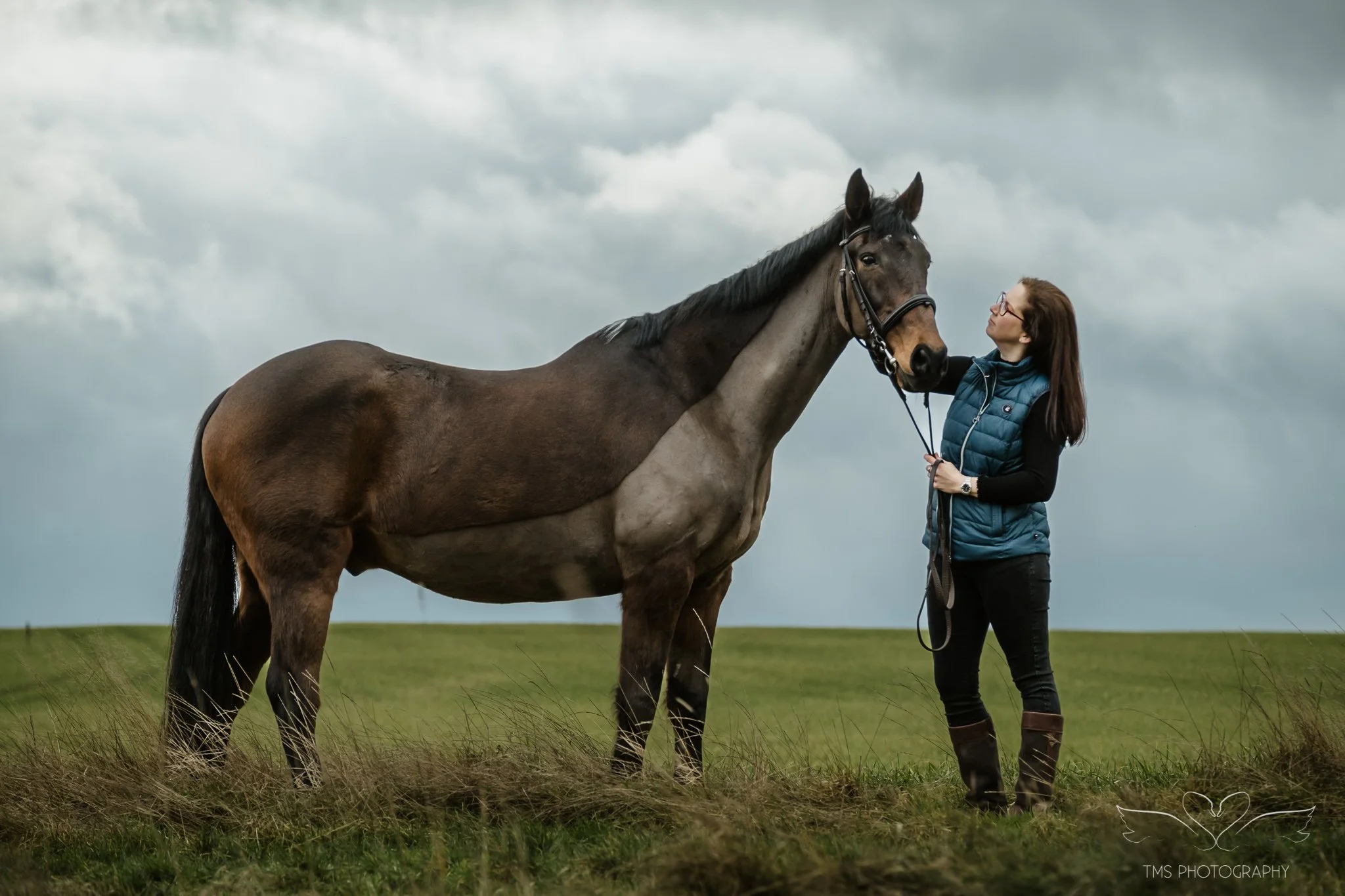 countryside horse photoshoot casual outfit