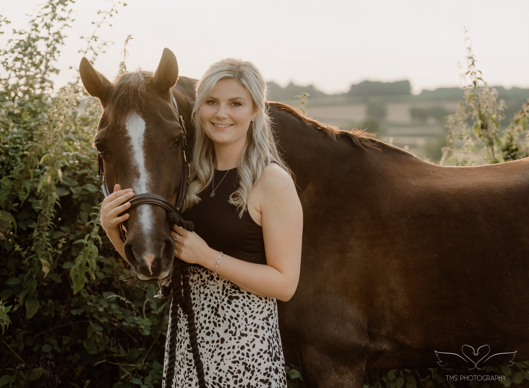 Nicki &amp; Rhea: A Sunny Evening in Derbyshire Capturing Equine Bonds