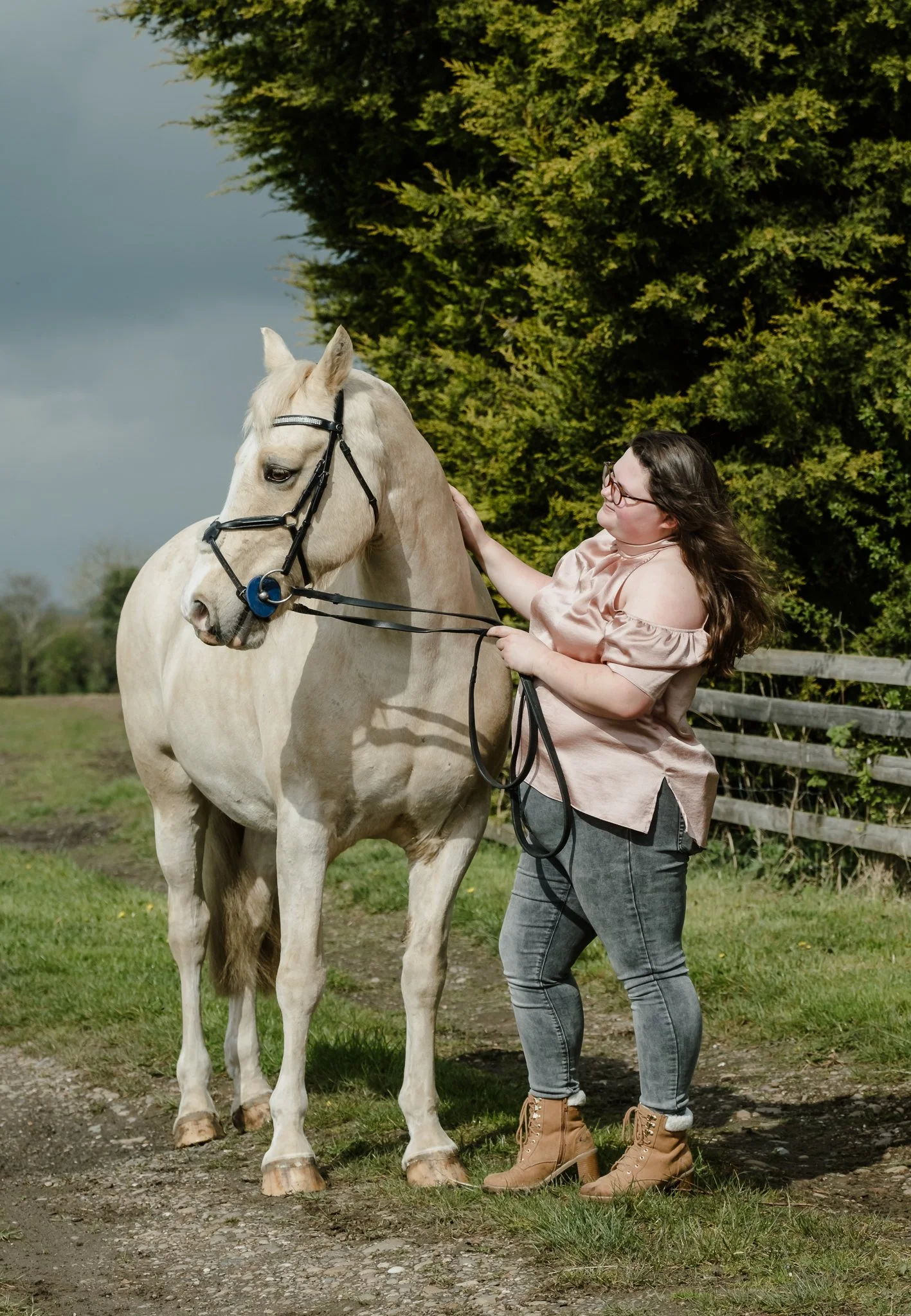 Amy and Harley during a spring horse photoshoot