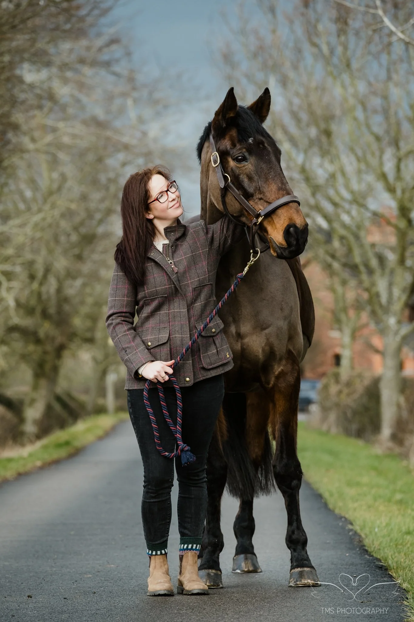 woman with thoroughbred horse photoshoot Derbyshire