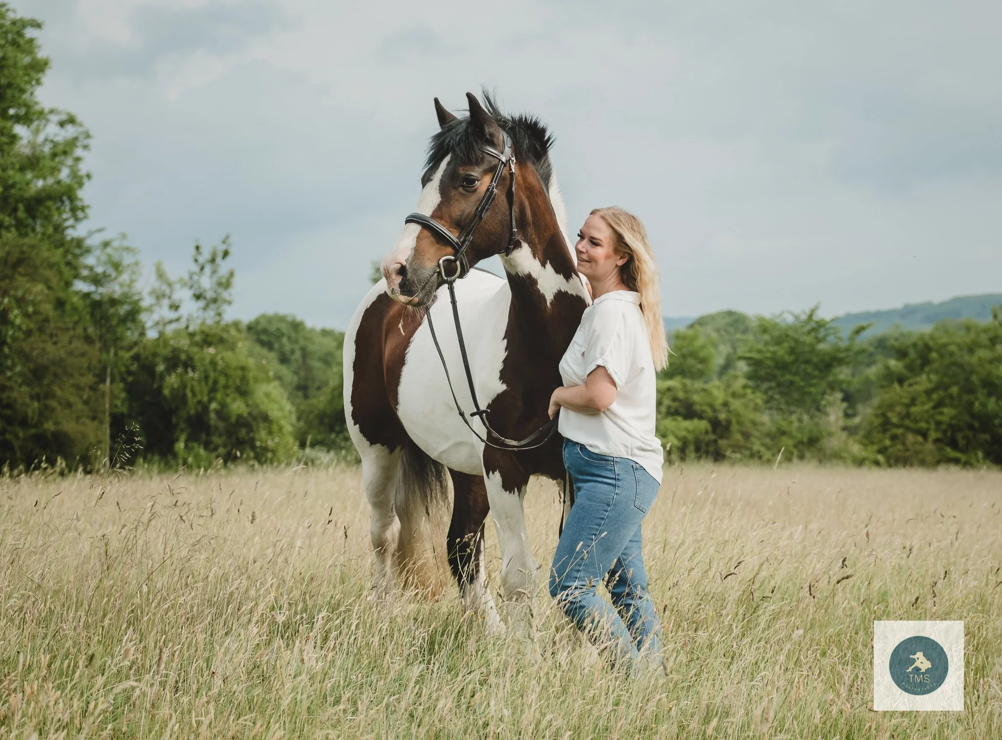 a lady with her horse early in the morning at grassmoor park having an equine photoshoot
