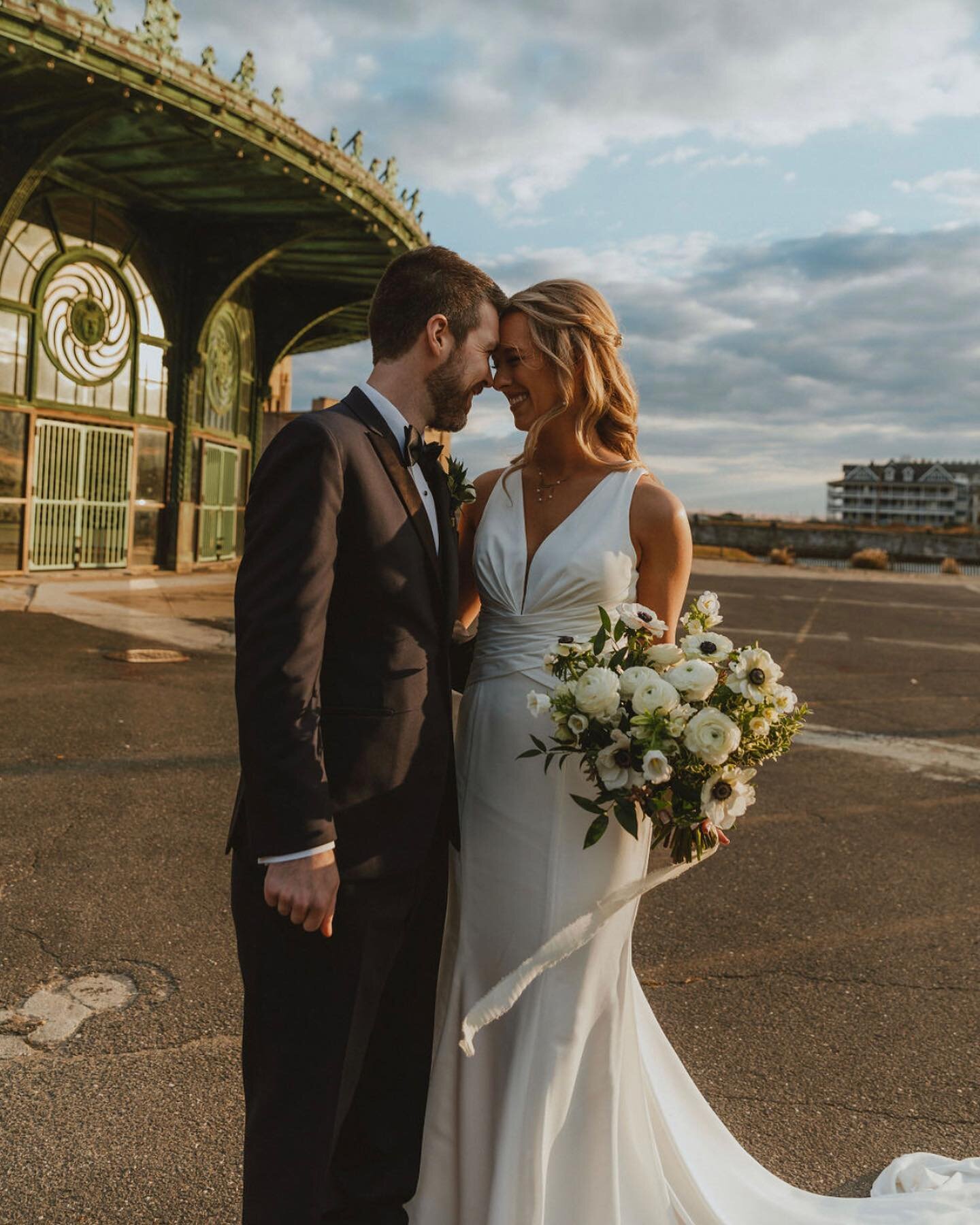 A beautiful album share from Shannon &amp; Tim&rsquo;s wedding in November. This was such a perfect day, and this album came at such a perfect time. It&rsquo;s not always easy to put yourself out there to face the harshness of the world but the rewar