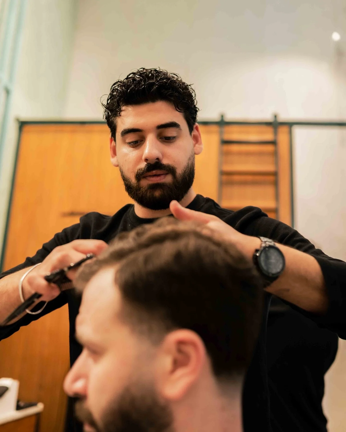 Hashem knows his way around a clean cut, and it shows every time he&rsquo;s on the chair. 🙌🏻

#BoBarbershop #DubaiBarber #MensHaircut #MensGrooming #BusinessBay