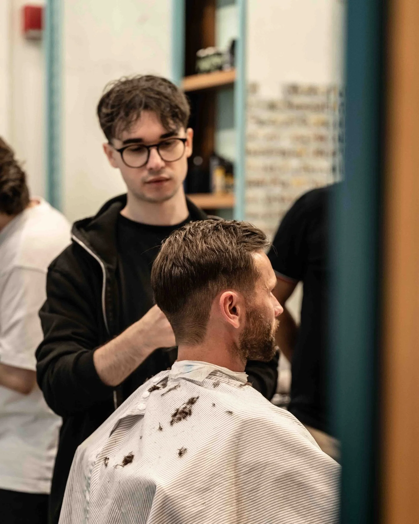 Mike keeps it clean, easy, and comfortable in the chair. If you&rsquo;re planning your next cut, book your slot with him. 💈✂️

#BoBarbershop #DubaiBarber #MensHaircut #MensGrooming #BusinessBay