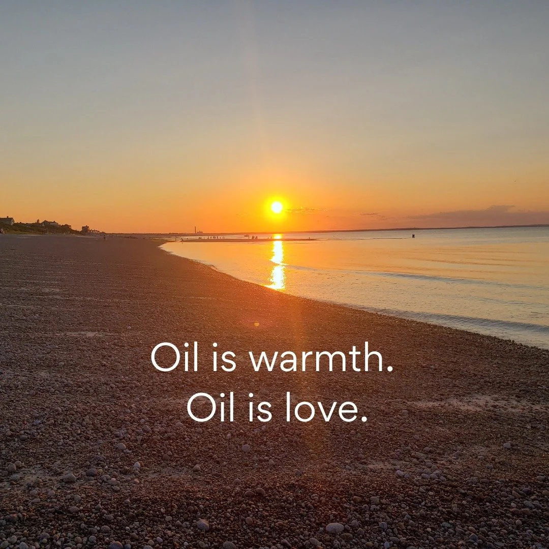 Winter has a way of asking more from our nervous systems than we realize.

Warm oil massage is one of the simplest ways I know to bring the body back into a sense of safety and ease.

Oil is warmth.
Oil is love.

This is a practice I return to again 