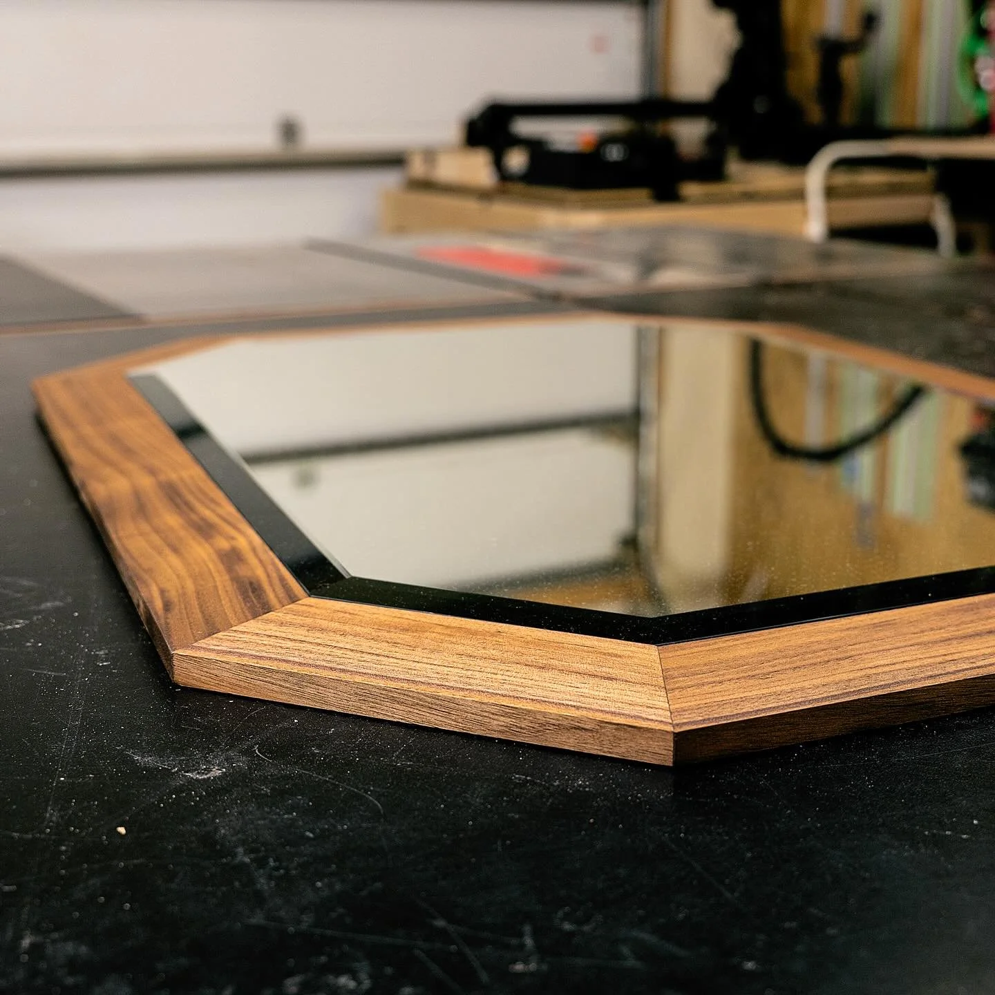 (Link in Profile) The new video for my octagonal mirror is live! Go check it out now. 
This mirror has been giving me the side-eye from the honey-do list for months&hellip; so it was finally time to knock it out and reclaim a little marital peace 😅
