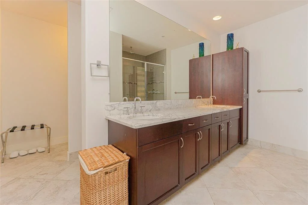 before master bathroom .jpeg