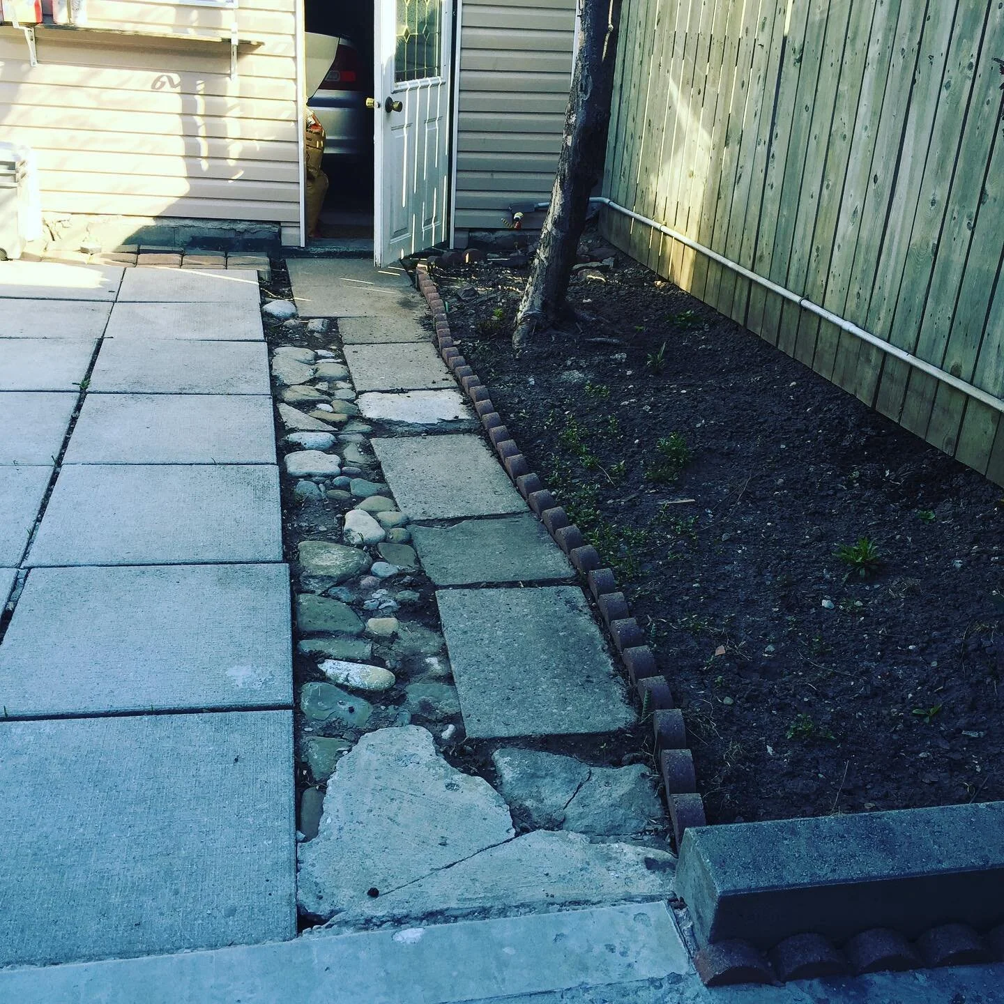 Backyard renewal DIY project! Turning nothing into something!!

#transformationtuesday #backyard 
#garden #diy #treetuesday #toronto #backyardrenovation #greenspace #diygarden #diybackyard #springiscoming #backyardoasis #gardendesign #gardenlife