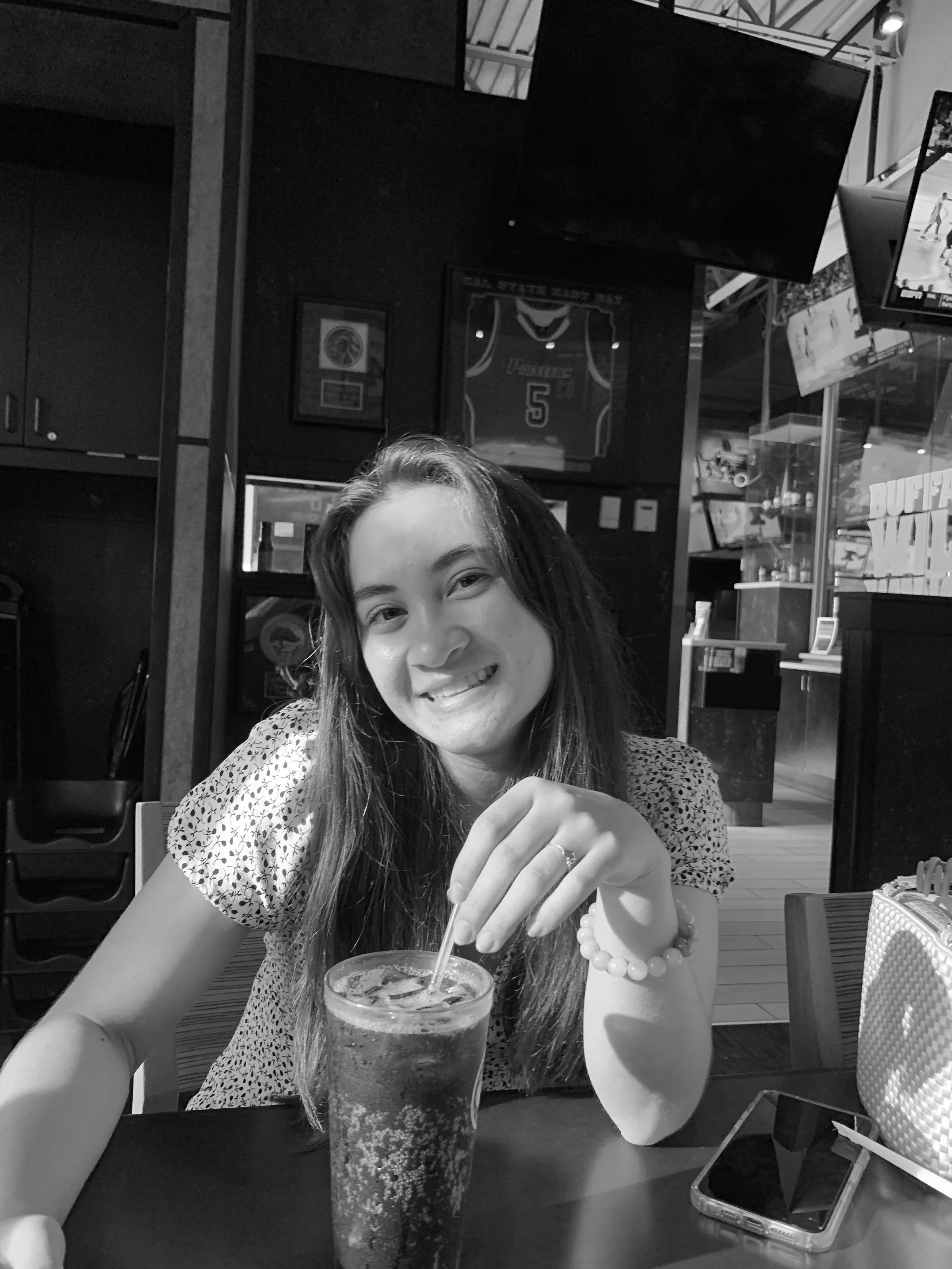 Anelalani Vares Headshot.jpeg