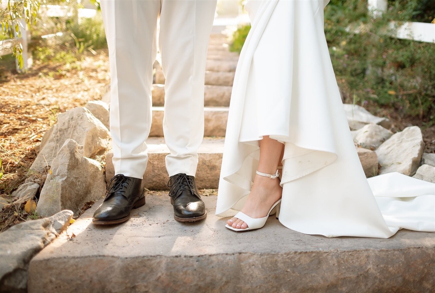 the bride + groom 🕊️

#madonnainnwedding #santabarbaraweddingphotographer #santabarbarawedding #documentaryweddingphotographer