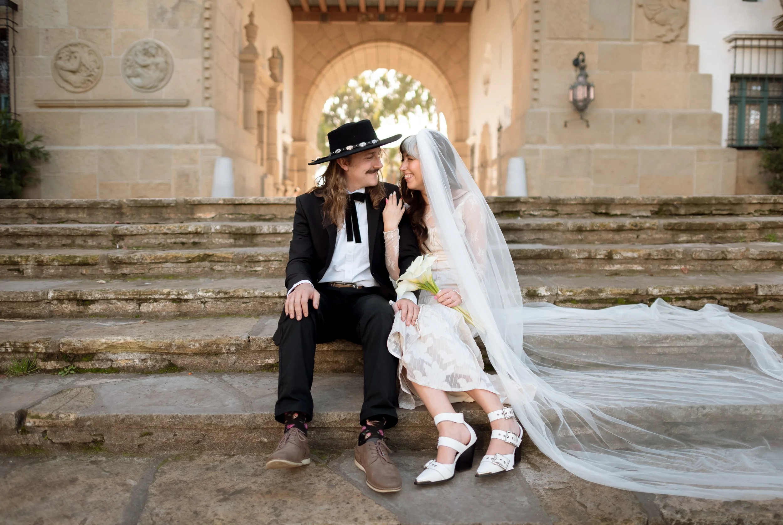 A Timeless Editorial Elopement at the Santa Barbara Courthouse
