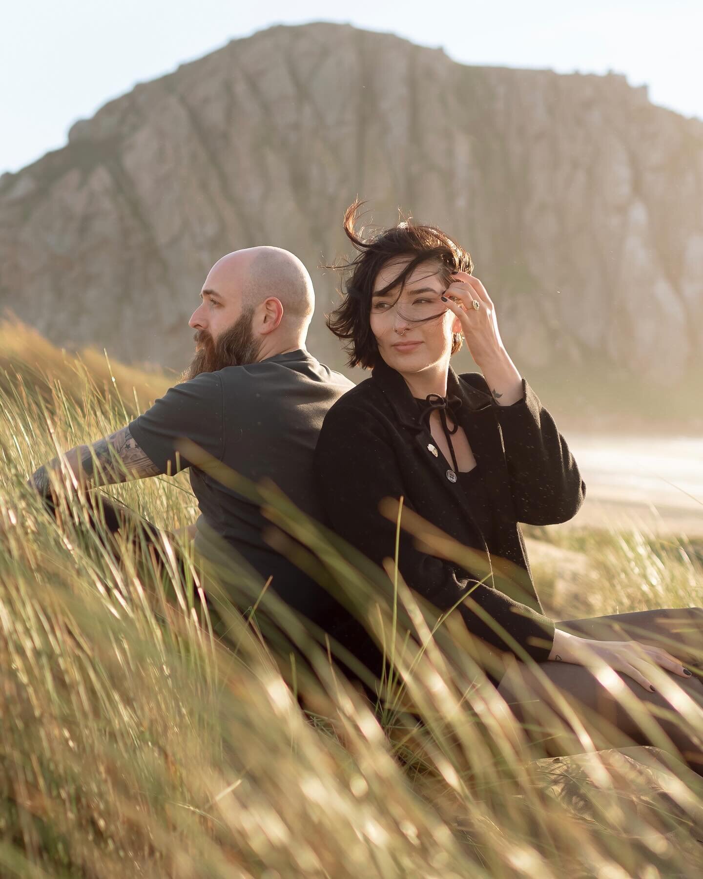 Jack planned the perfect proposal and Summer said YES! 🌾 
.
.
.
.
.
.
.
.
#supriseproposal #engagementphotos #proposalphotos #weddingproposal #morrobayphotographer #santabarbaraphotographer #sanluisobispophotographer #santabarbarawedding #sanluisobi