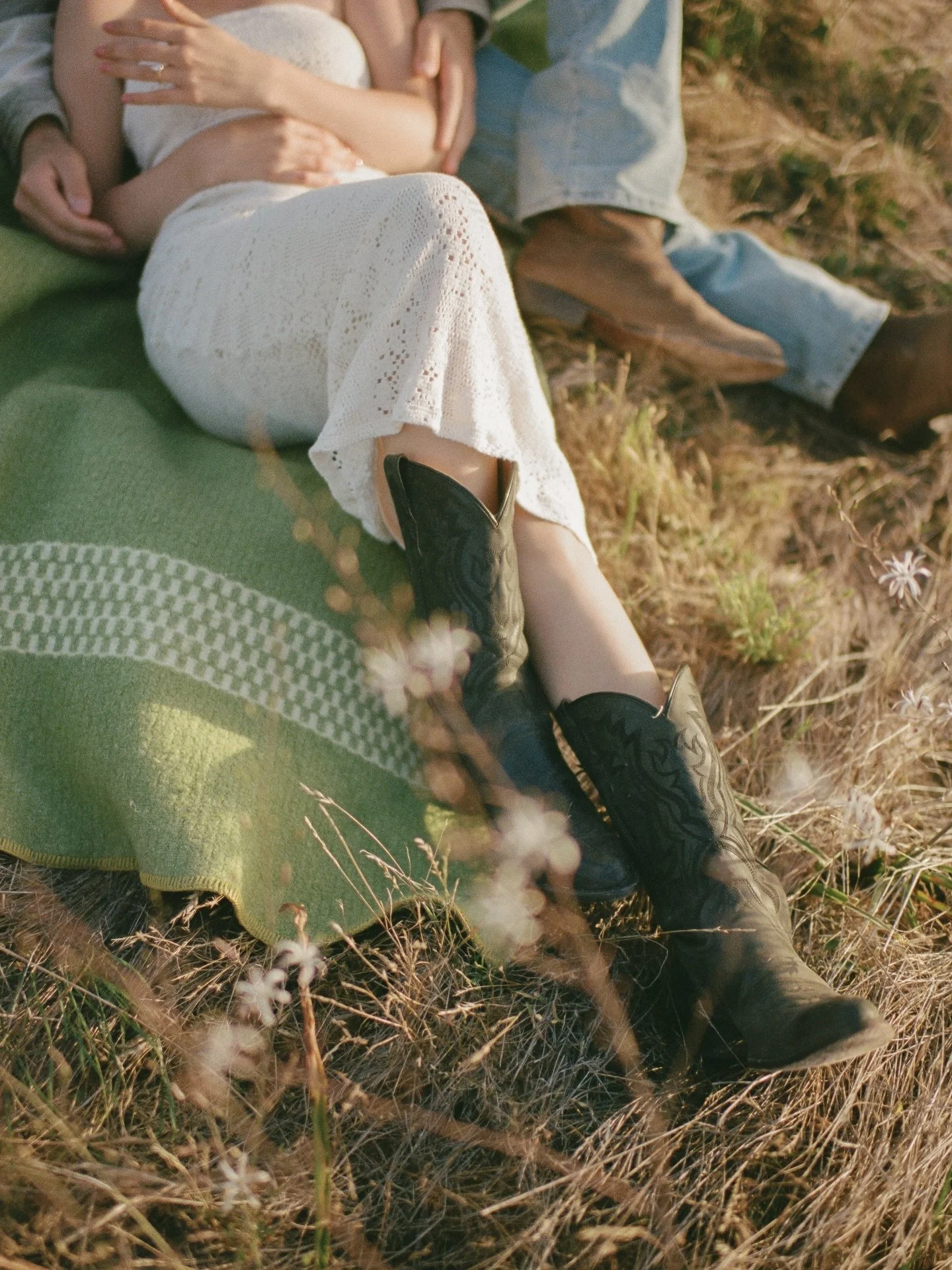 K&amp;Z&rsquo;s engagements last June, wandering through the hills of San Luis Obispo as the fog rolled in 🤎🌾
.
.
.
.
.
.
.
.
#sloweddingphotographer #slophotographer #sanluisobispophotographer #sanluisobispoengagement #sanluisobispoguide San Luis 