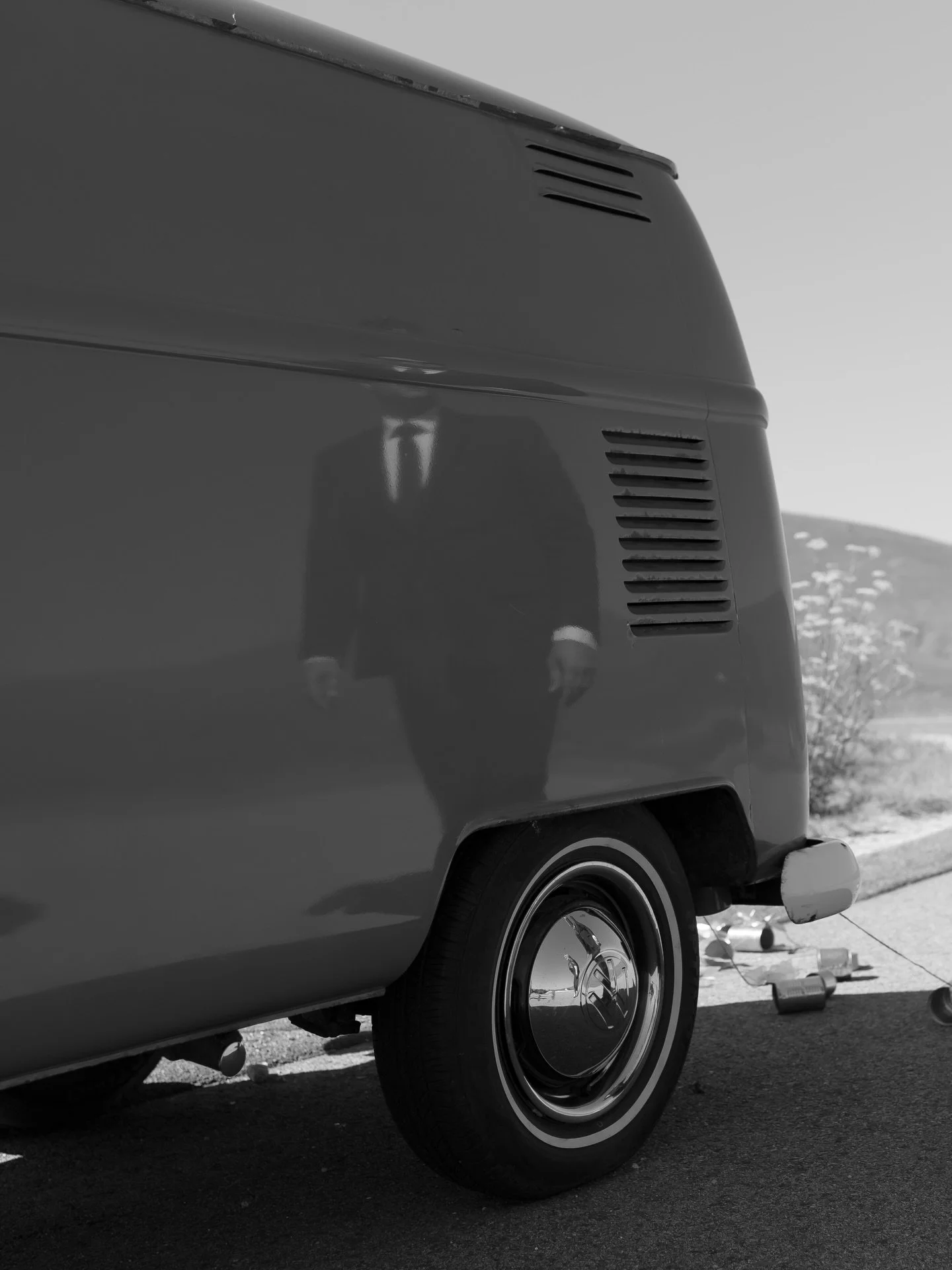 Waiting for his bride 🤍 A quick first look before they walked down to their ceremony. Olivia &amp; Lars forever! 
.
.
.
.
.
.
.
.
#sanluisobispoweddings #sloweddingphotographer #californiaweddingphotography #cayucos #centralcoastweddings 
San Luis O