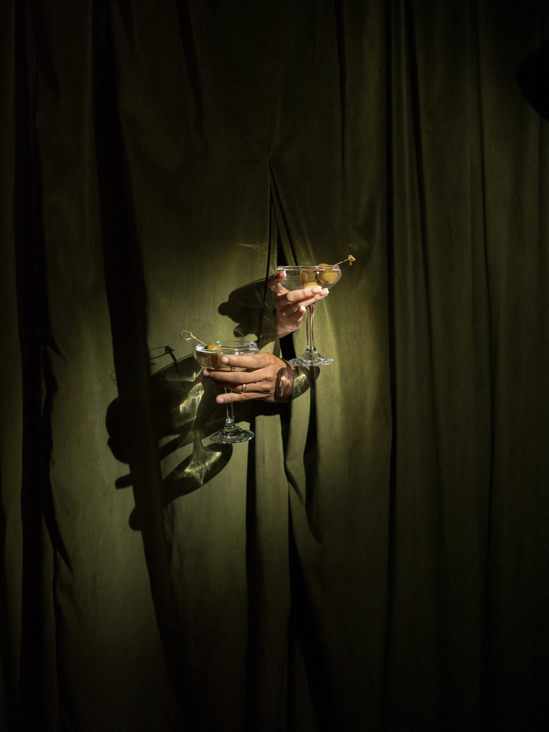 Post ceremony cocktails in the Nightcap Lounge 🍸🥀 @granadahotelandbistro 
.
.
.
Coordination and Design: @barrelandbloomevents
Photography: @bethandkenziephoto
Venue, Food &amp; Cocktails: @granadahotelandbistro
Florals: @openairflowers
Content cre