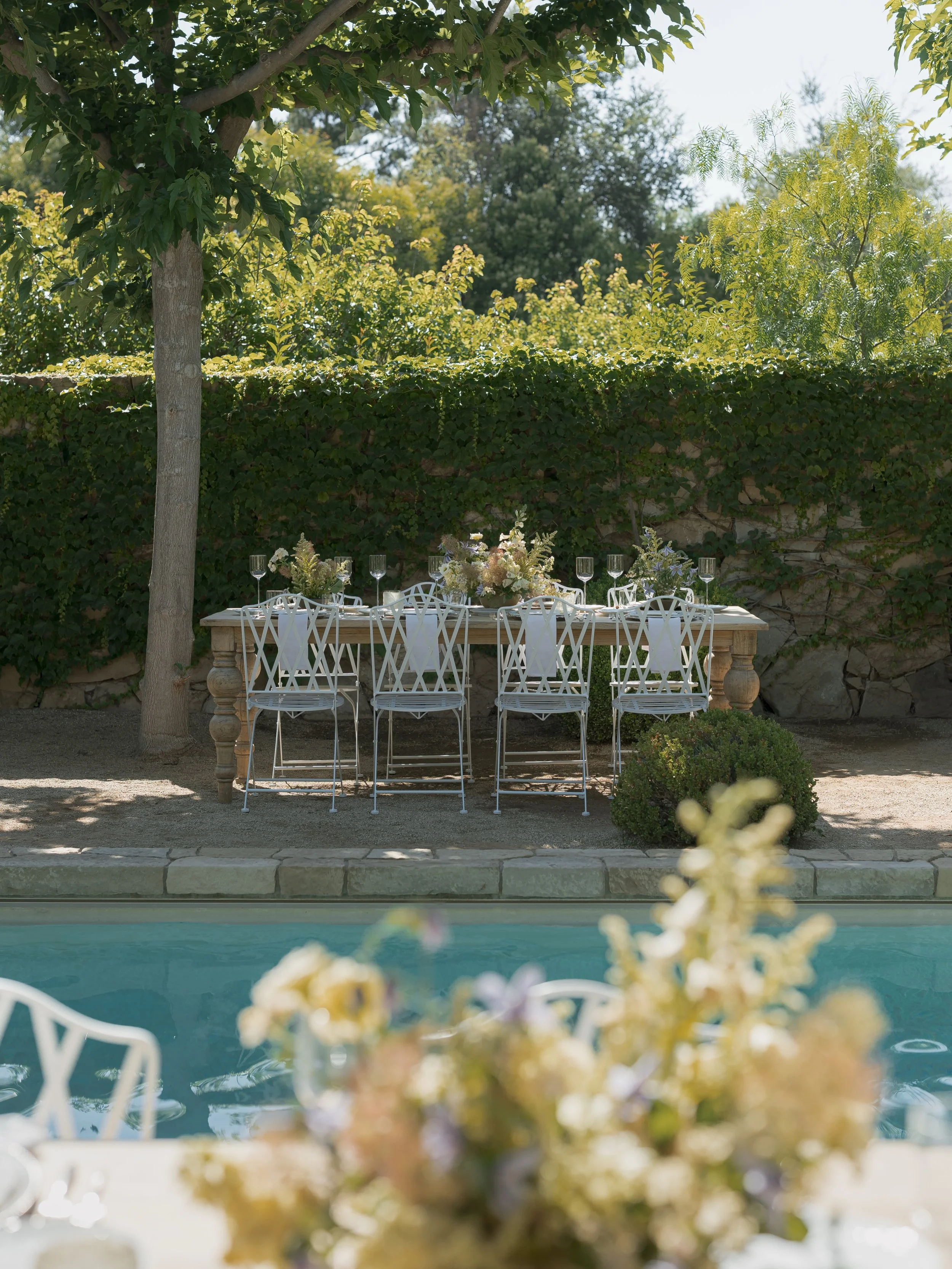The feel of the French countryside brought to Ojai by @wildeandsageco 🤎🌾 A few digital peeks as we impatiently wait on the film! 
.
.
.
.
Venue: @laprovenceinojai
Planning &amp; Design: @wildeandsageco
Photography: @bethandkenziephoto
Florist: @sun