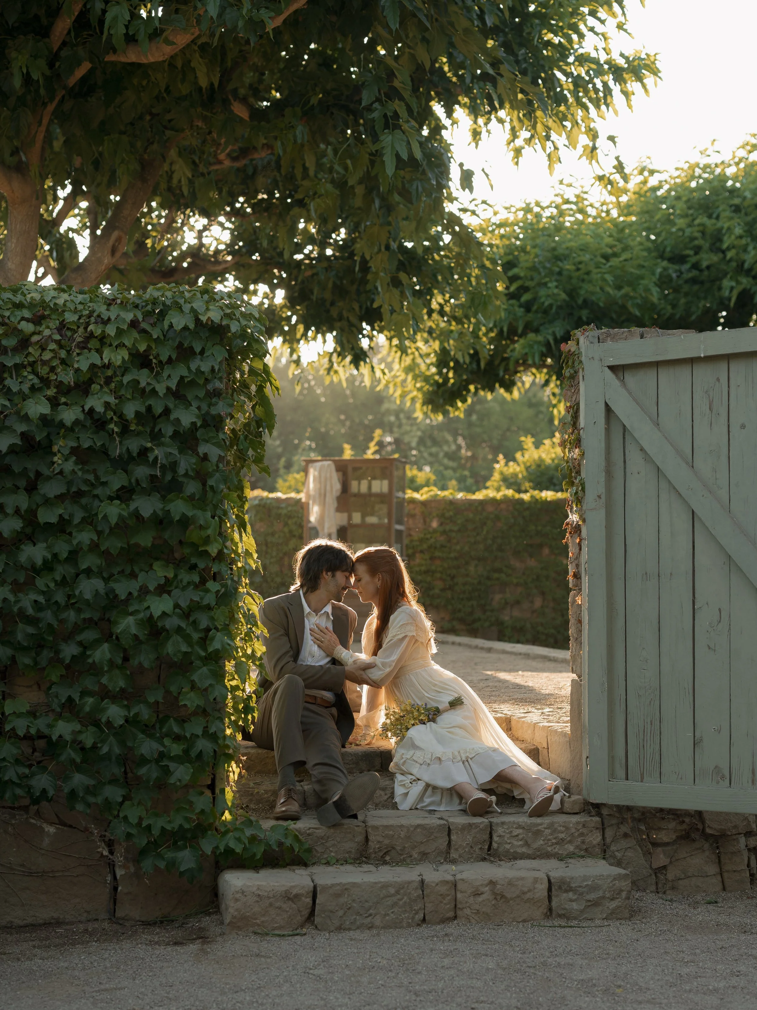 A little slice of heaven in Ojai 🍋🪻TJ &amp; Gabby in the golden light. 
.
.
.
.
Venue: @laprovenceinojai
Planning &amp; Design: @wildeandsageco
Photography: @bethandkenziephoto
Florist: @suncanyonflorals
Rentals: @archiverentals
Stationery: @notewo