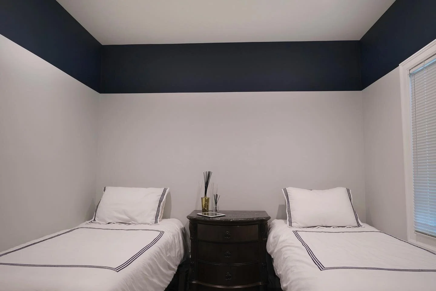 And now something for your prince 💙 boys bedroom 💙 
Photo by @aneyeforart 
&bull;
&bull;
&bull;
#prince #boy #boys #boystyle #boysroom #boyswillbeboys #interiordesign #design #designer #luxury #luxurydesign #luxurylifestyle