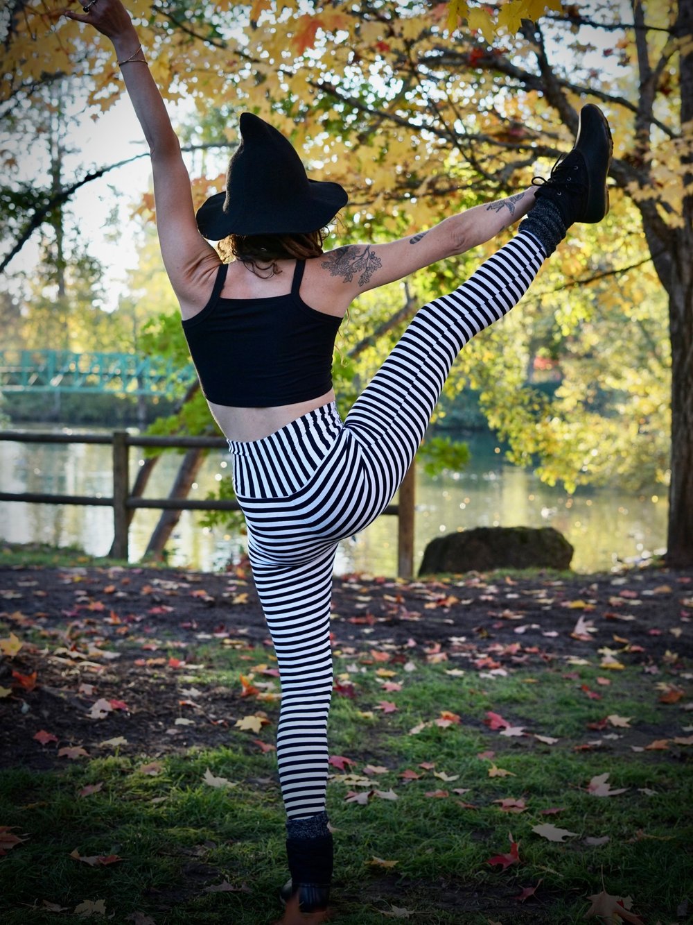 Goth circus striped leggings  in Black / yellow – Agoraphobix