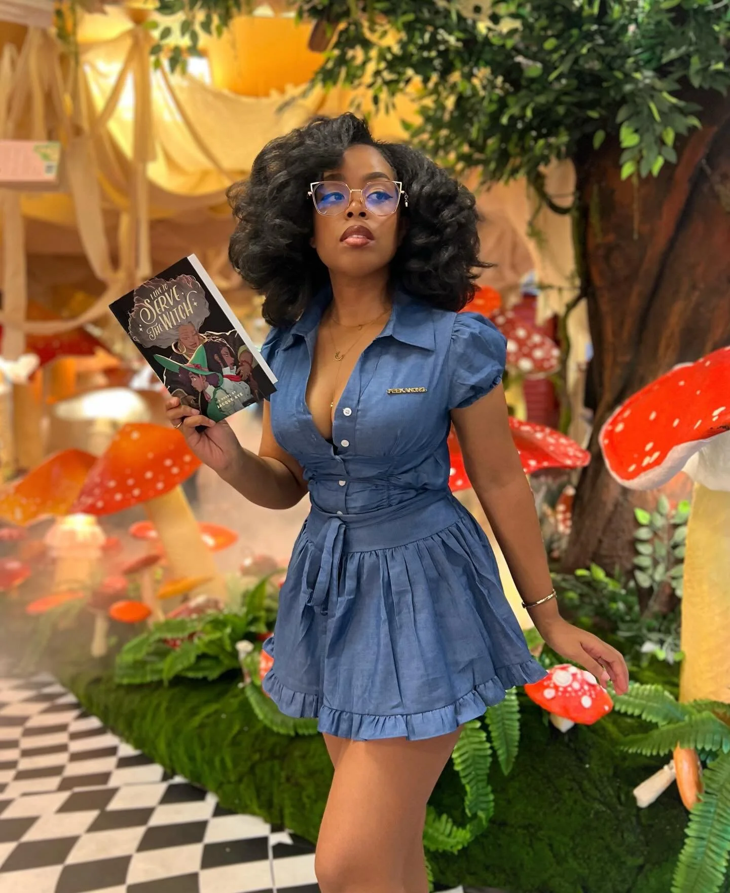 Strange author stumbles into Wonderland ✨