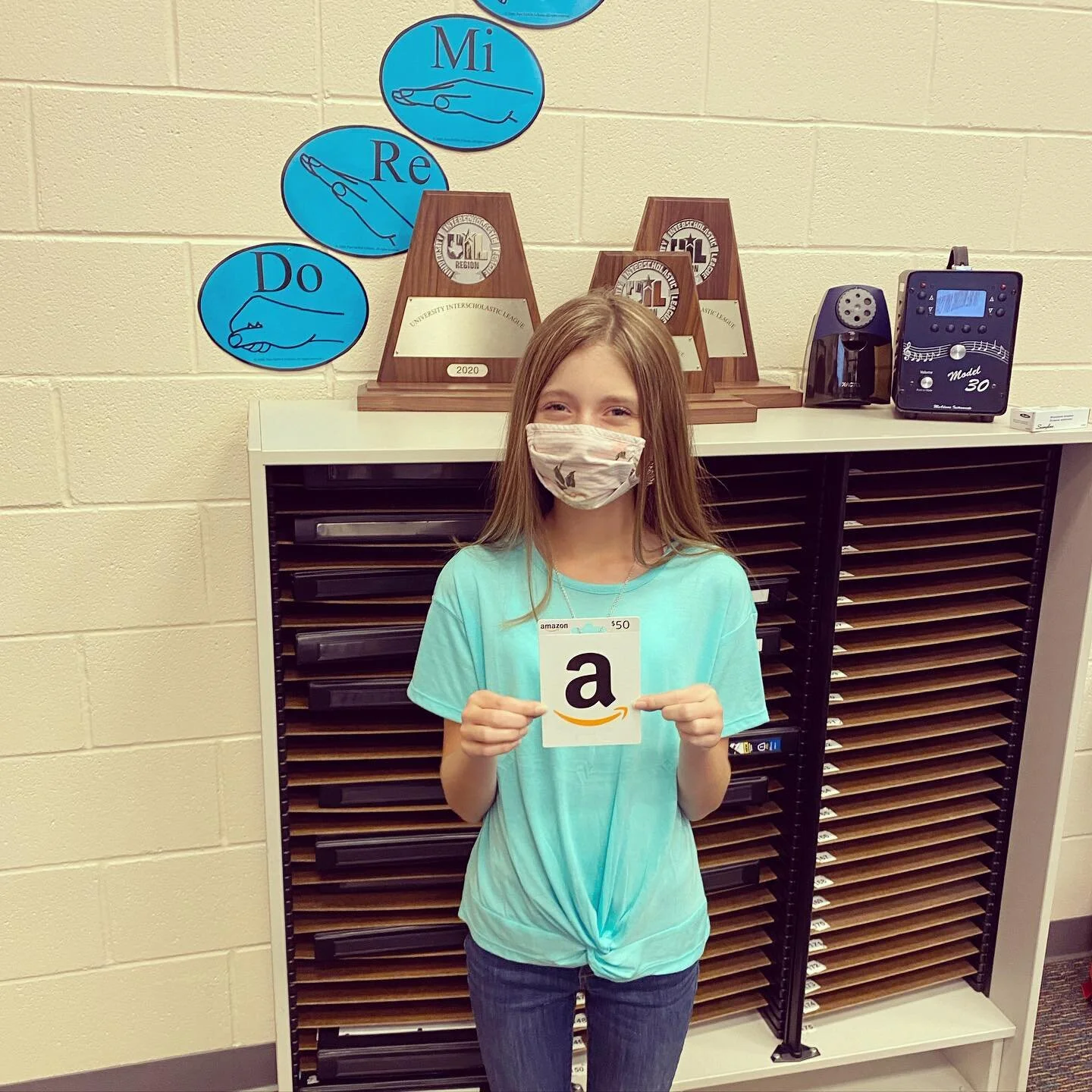 We kicked off our fundraiser this week and students are already getting prizes! Congratulations to Emily, one of our 2 top sellers of the first week! She is receiving an Amazon gift card! Have fun shopping!