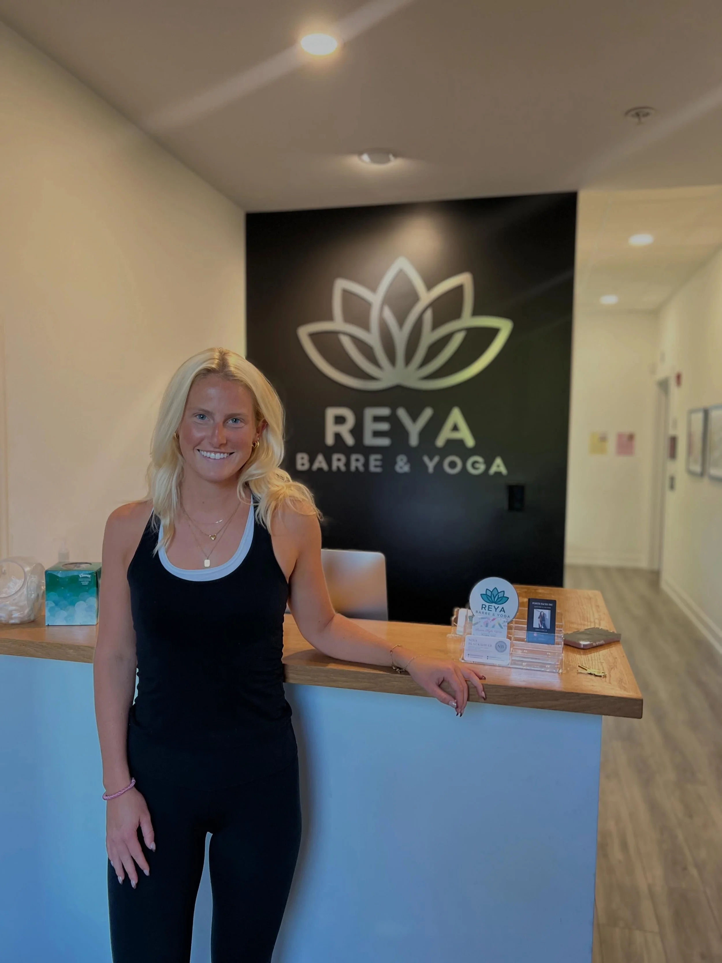 Starting this Thursday @ainsleymorasco takes over 4:30 pm Hot HIIT Pilates Express for the summer! 

Sign up - you&rsquo;re gonna love her on this format! 
www.reyabarreyoga.com 
#reya #lafayettehill #conshy #plymouthmeeting