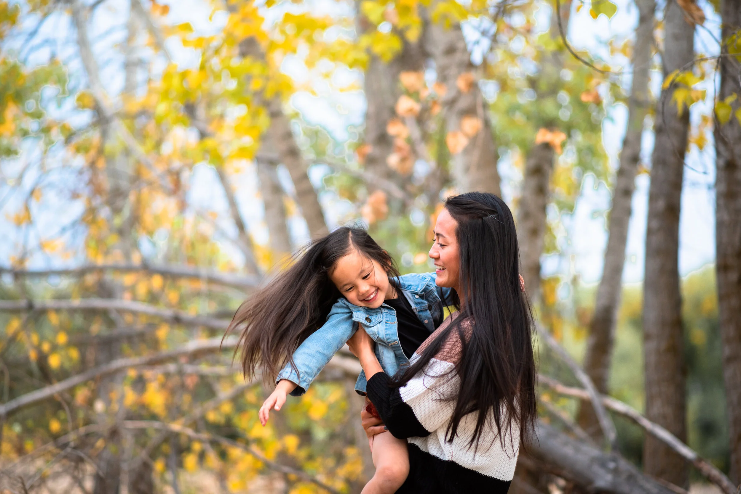 Family-Fall-girl-mother-Boise-river-Idaho-Greenbelt-Treasure-Valley-Photographer-Hannah-O-Hansen.jpg