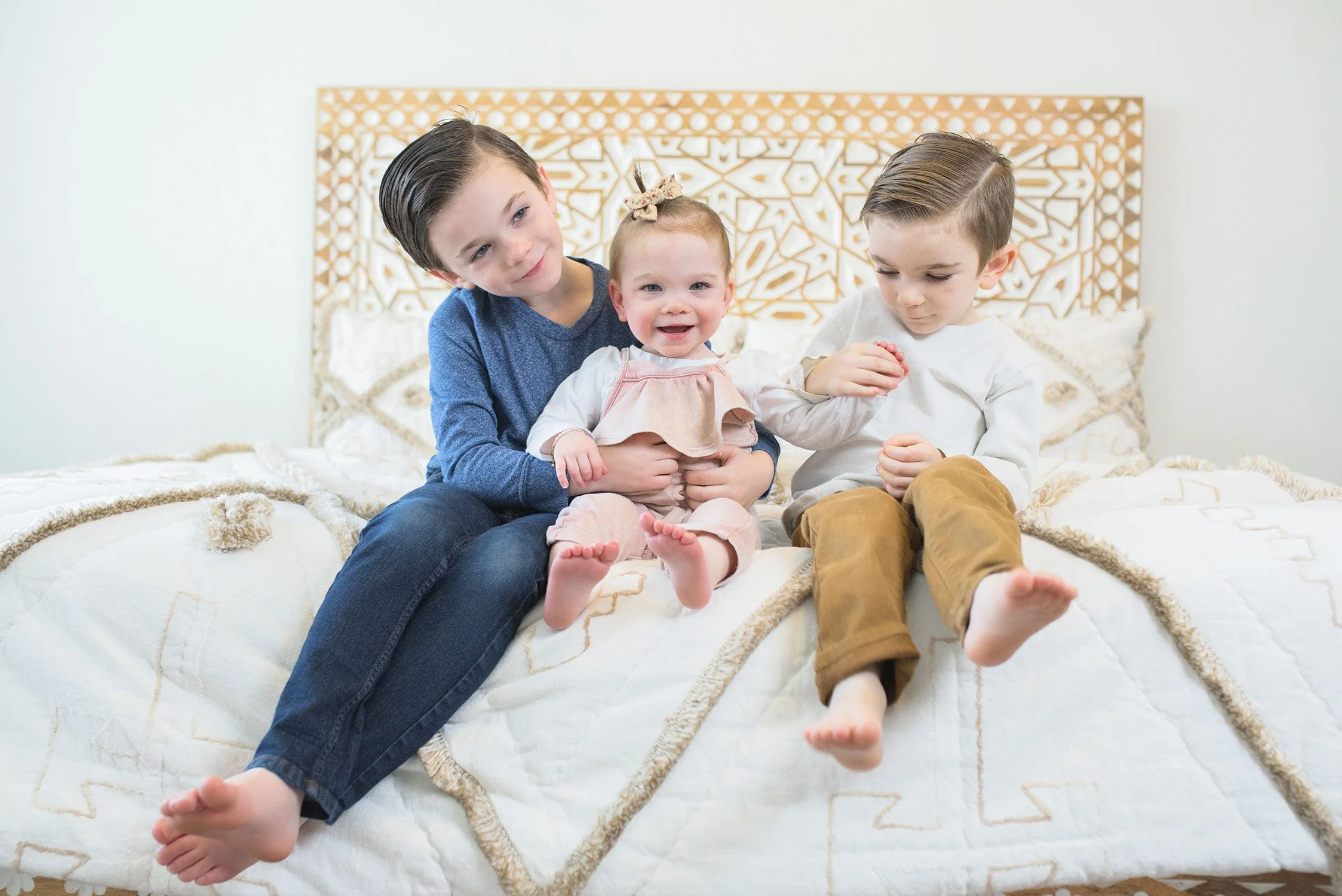 Brother-Sister-Family-photo-Session-at-home-Nampa-Idaho-bedroom-white.jpg