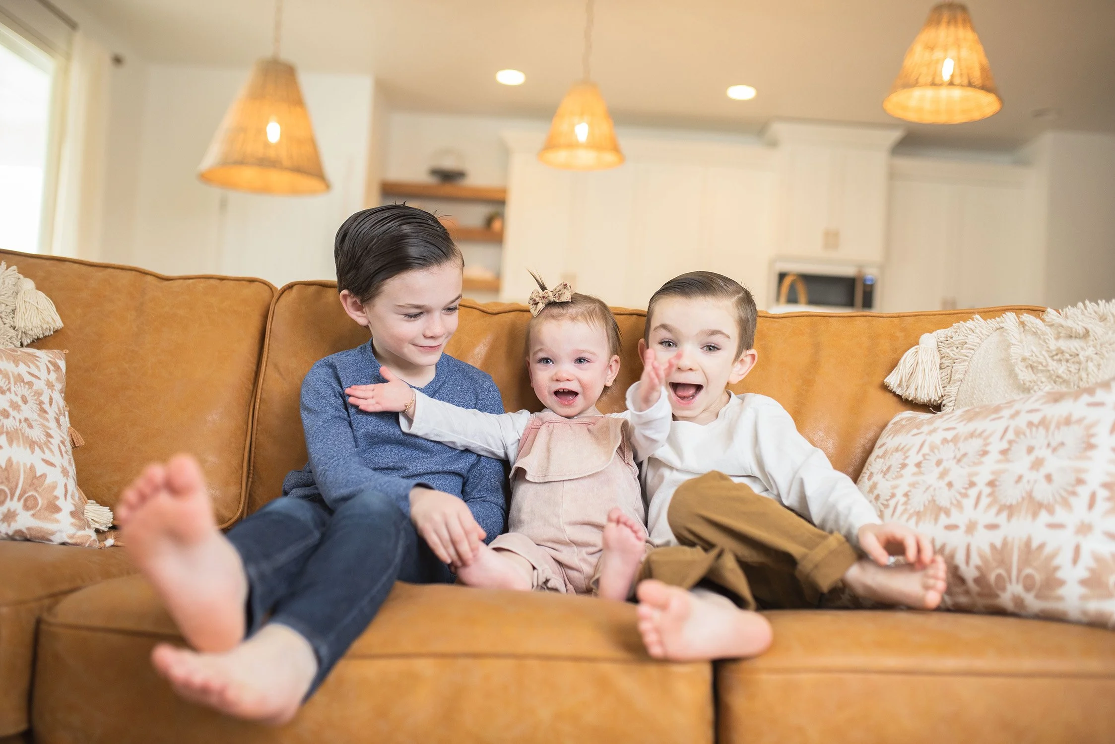 Brother-Sister-Family-photo-Session-at-home-Nampa-Idaho-candid.jpg