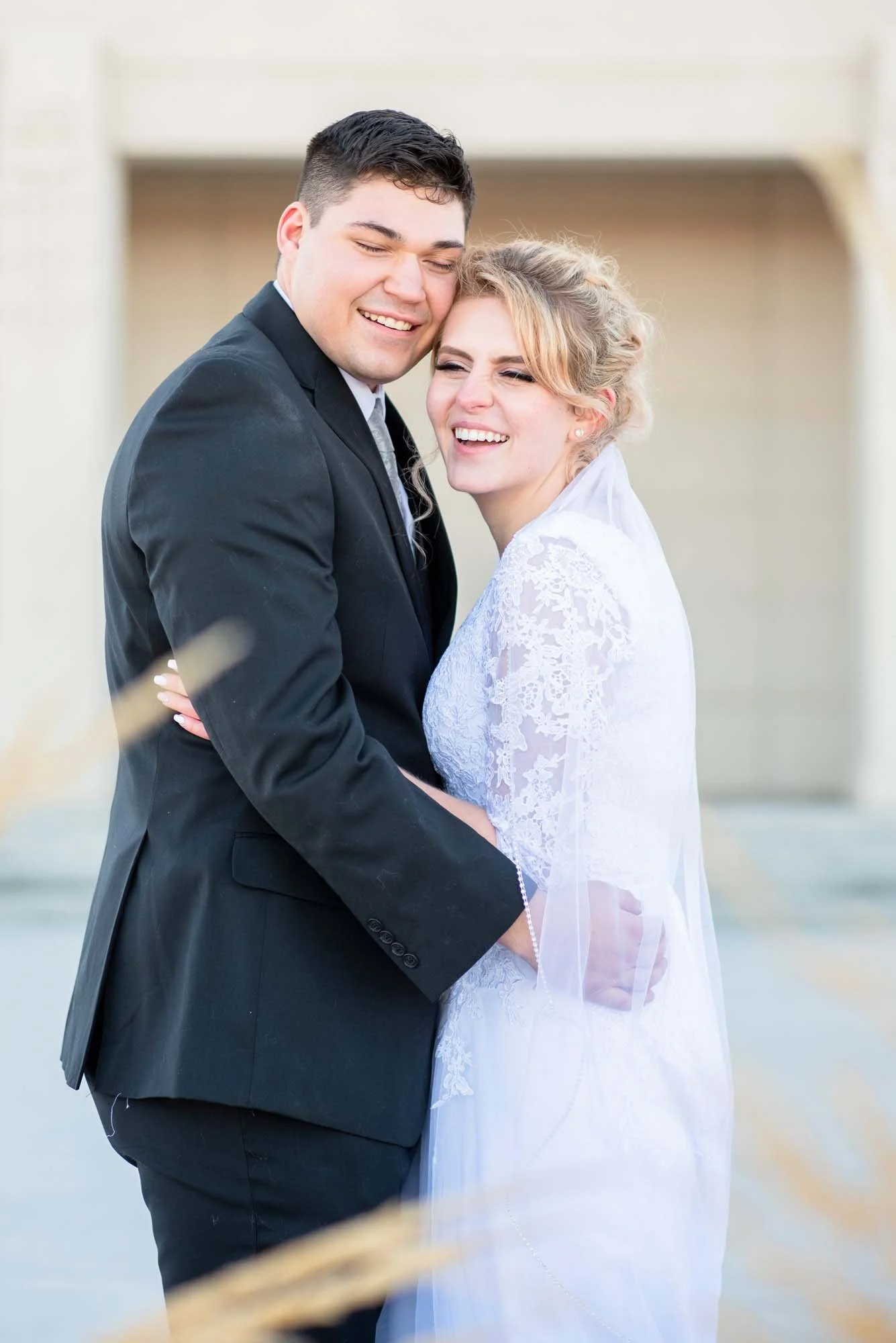 Meridian-Idaho-Temple-Marriage-Photographer-Hannah-Hansen-Candid-laugh.jpg