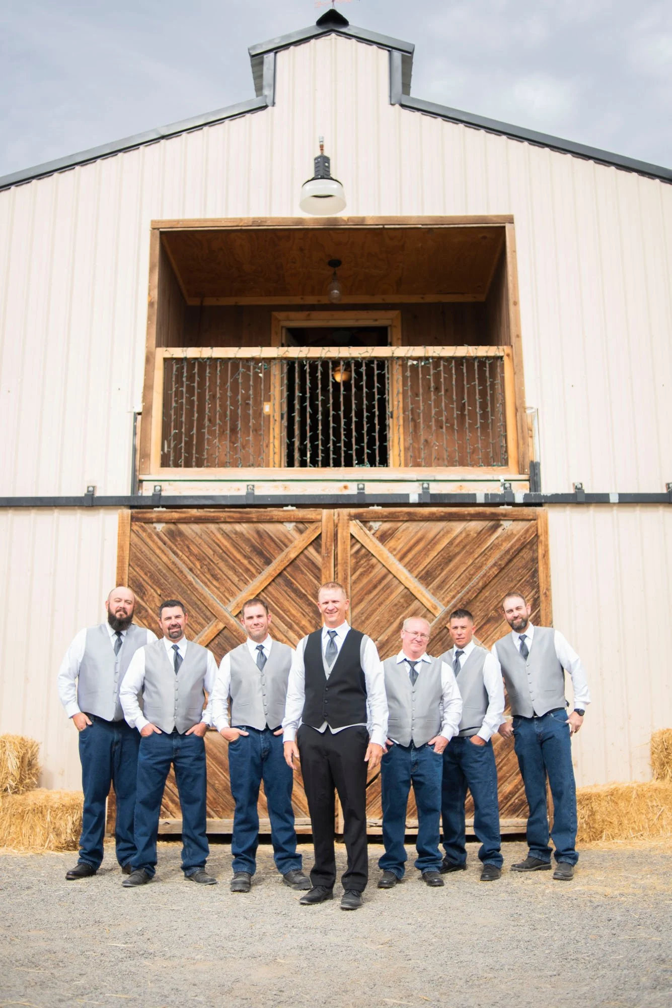 Nampa-Idaho-wedding-Venue-Firefly-ranch-Bridal-party-Barn-Canyon-County.jpg