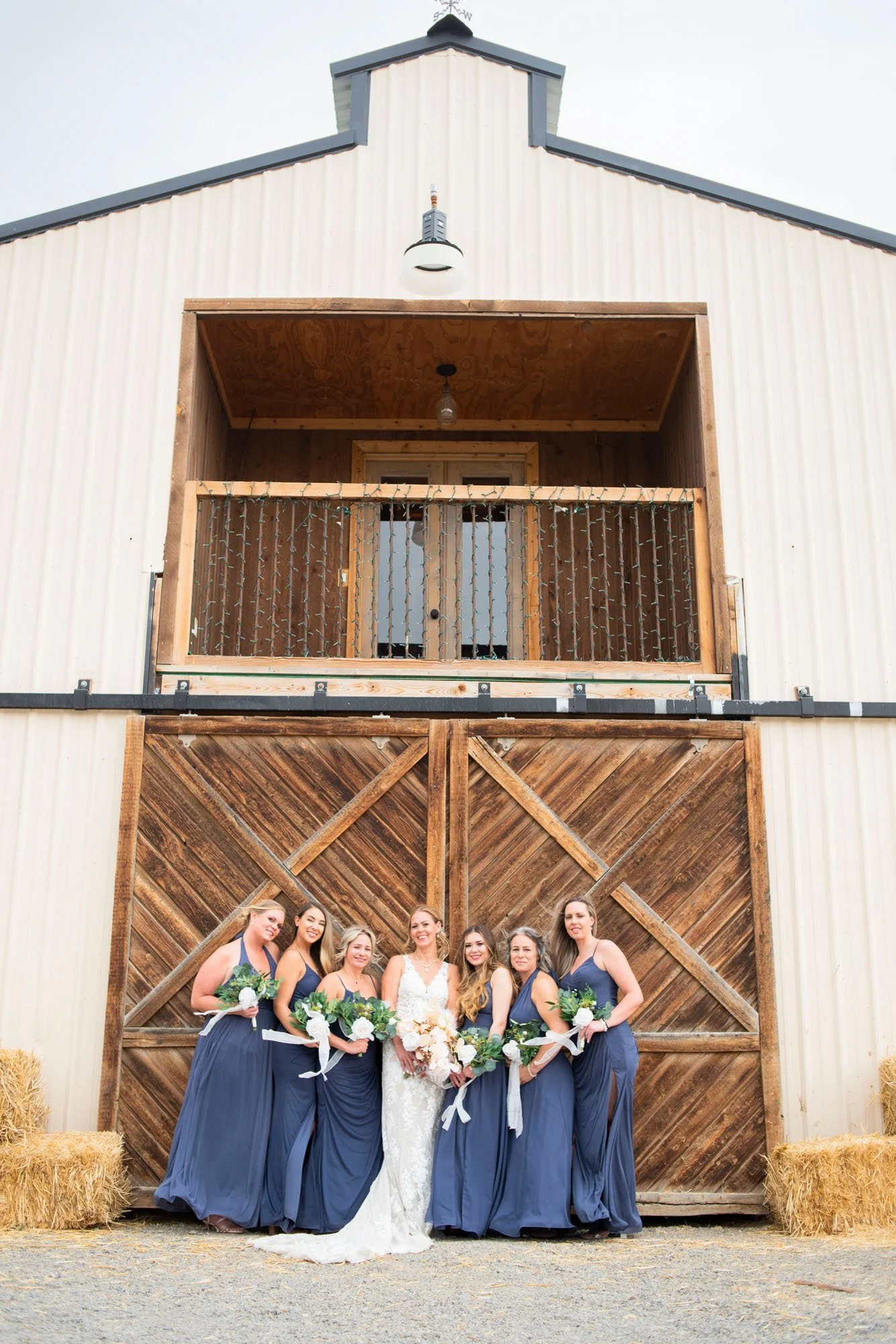 Nampa-Idaho-wedding-Venue-Firefly-ranch-Bridal-party-Barn-Canyon-County-flowers.jpg