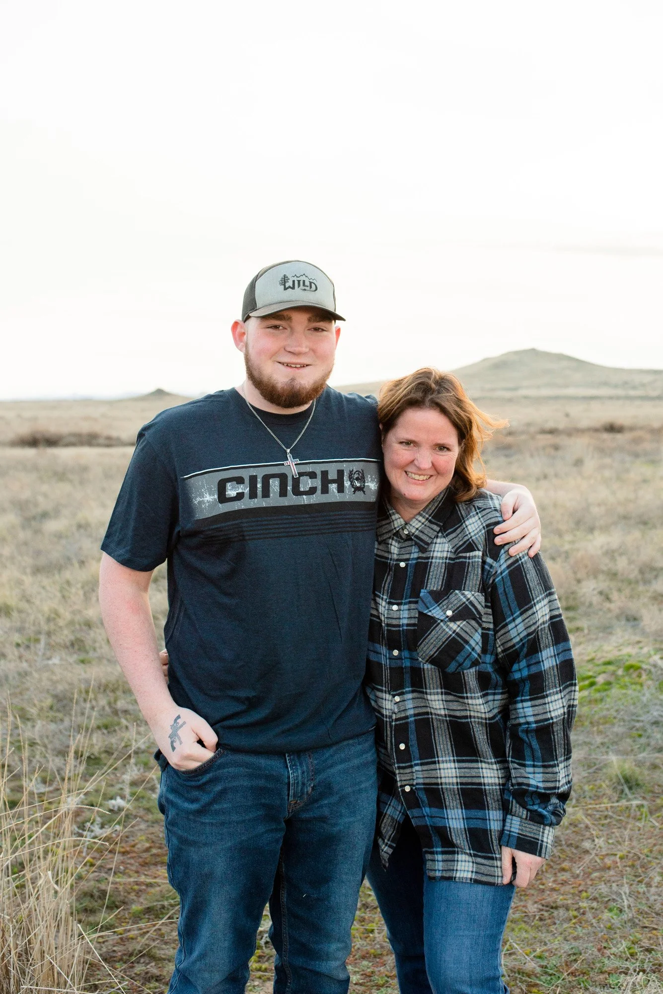 Mom-Son-Senior-photos-Family-Nampa-Idaho-Photographer-smiles.jpg