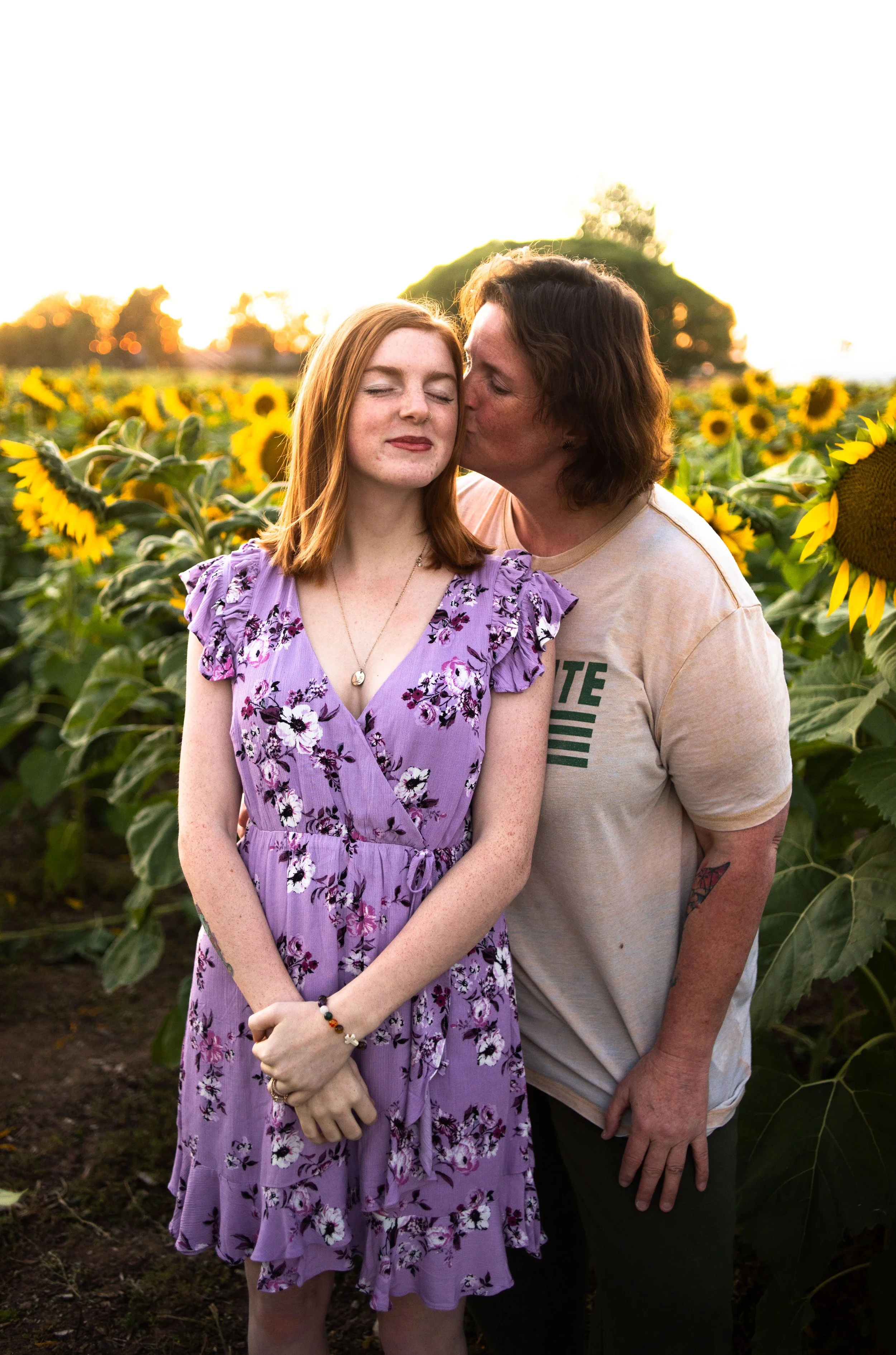 Mother-Daugther-Sunflower-Field-Meridian-Idaho-Photographer-Redhead-Senior-photos.JPG