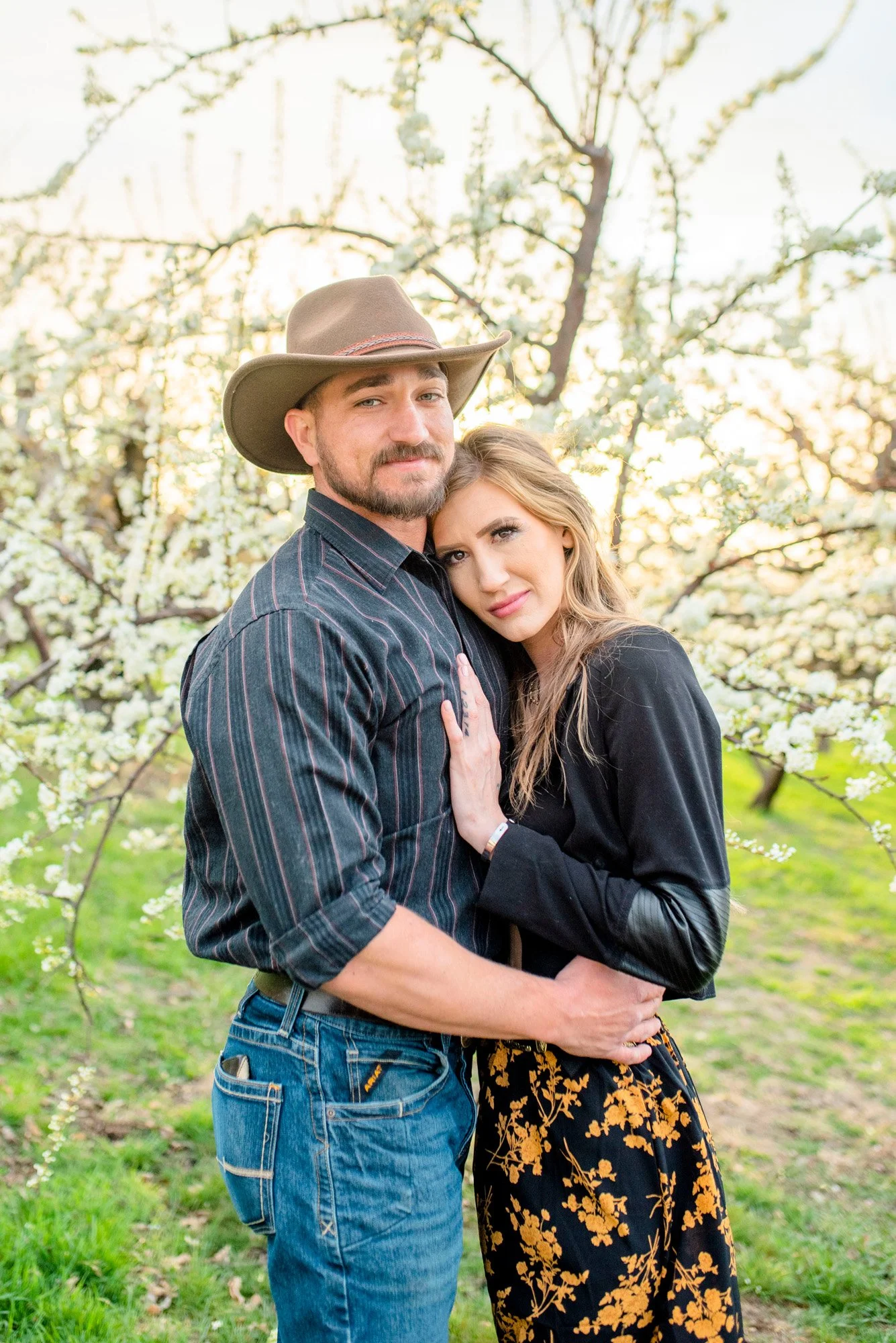 Emmett-Idaho-Orchard-Couples-Photographer-Spring-Cherry-Blossoms.jpg
