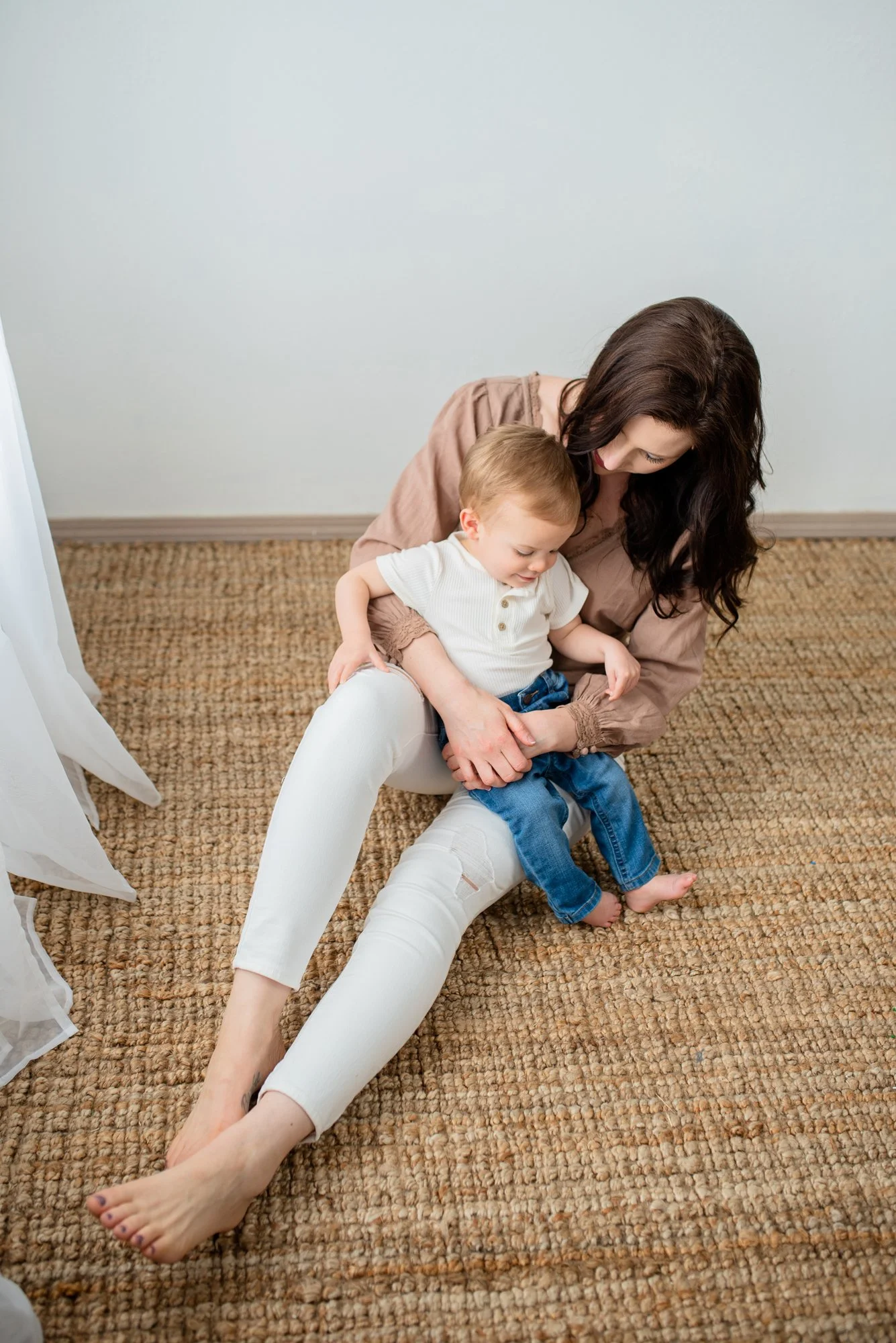 Mommy-and-Me-Mini-Photoshoot-White-Lace-Studio-Emmett-Idaho-Curtains.jpg