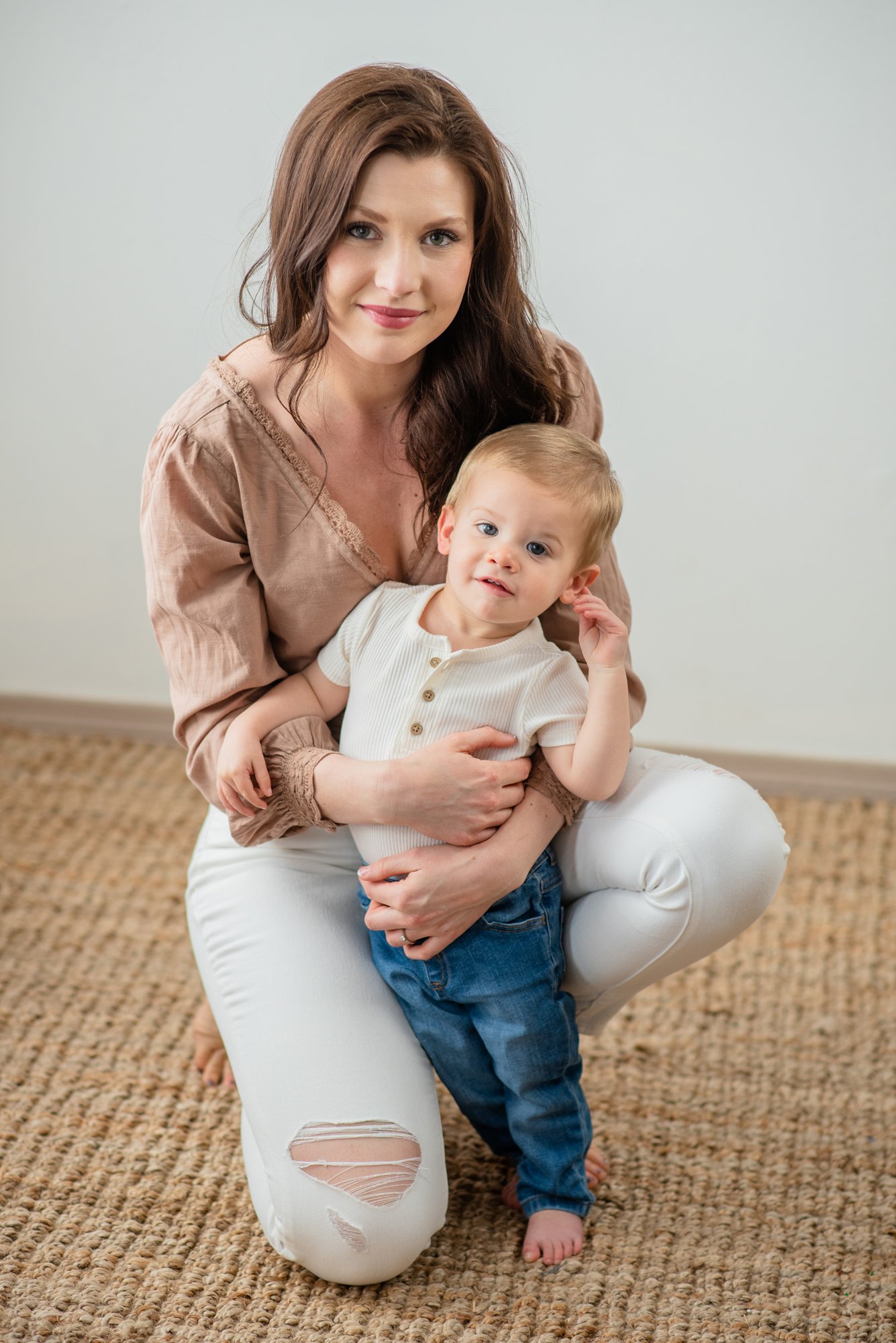 Mommy-and-Me-Mini-Photoshoot-Poses-Studio-Emmett-Idaho-Photographer.jpg