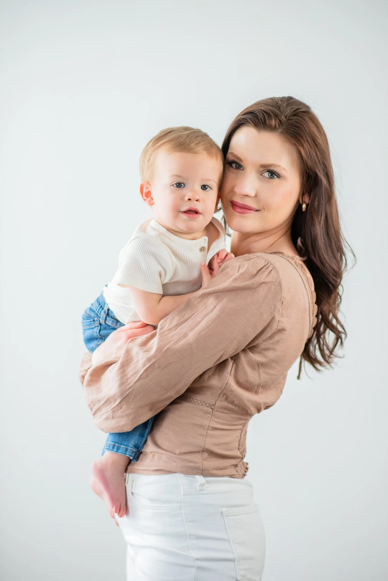 Mommy-and-Me-Mini-Photoshoot-Poses-Studio-Gem-County-Idaho-photography.jpg