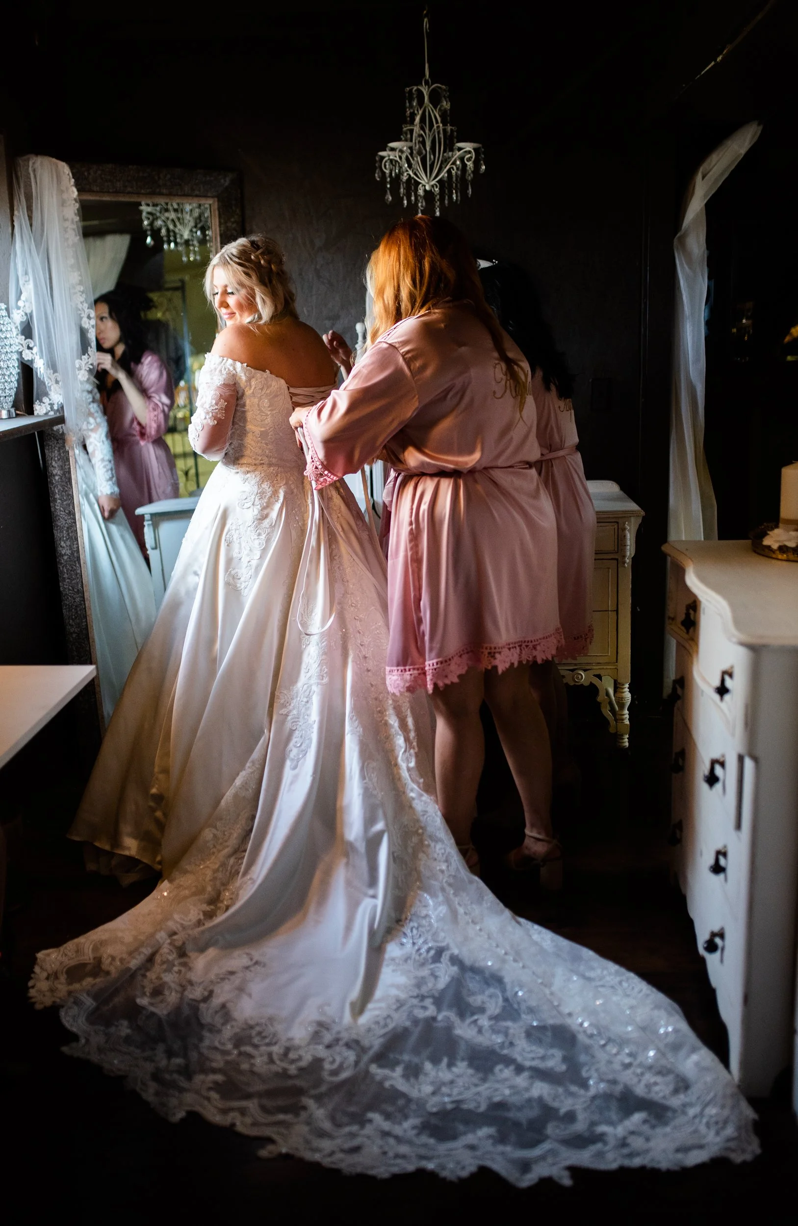 Wedding-Photographer-Emmett-Idaho-Preperation-Braidsmaids-Bride-Boise-Hannah-o-Hansen.jpg