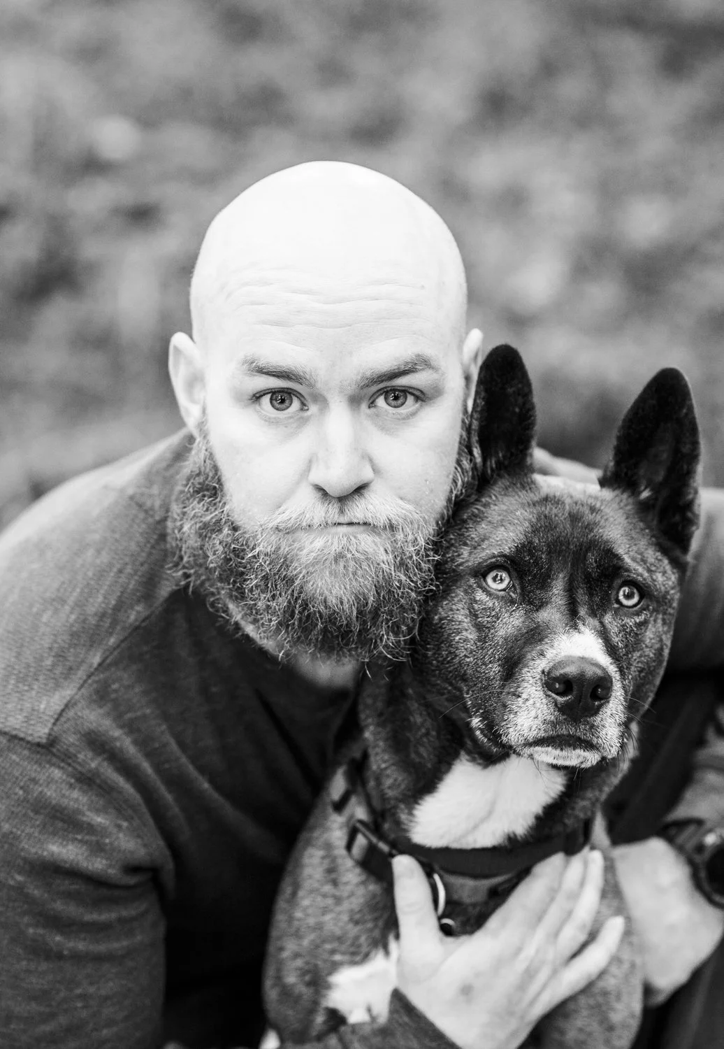 Boise-photographer-Man-and-dog-portrait-nature-hannah-O-Hansen-black-white.jpg