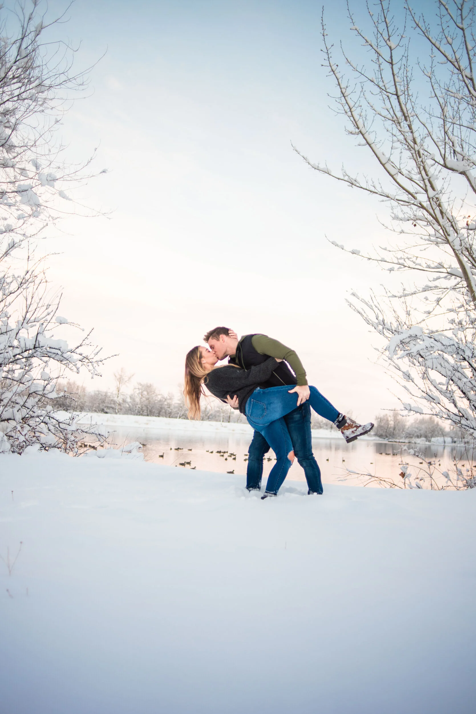 Lake-geese-winter-snow-photography-dip-kiss-couple-Engagement-Emmett-photography.jpg