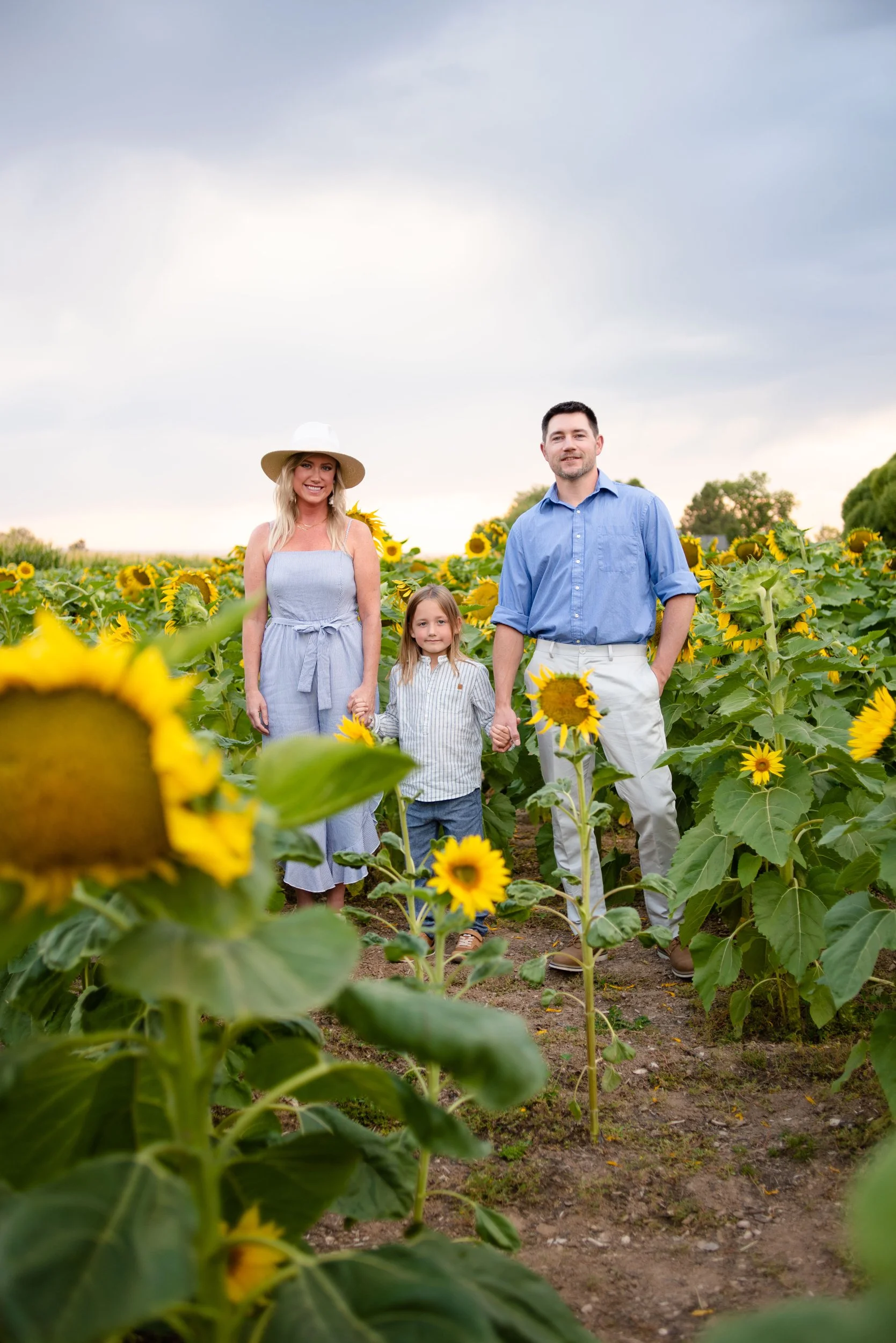 Mini-Sunflower-Photoshoot-Boise-photographer-Hannah-o-Hansen-Sunset-family-photos-Treasure-valley-1.jpg