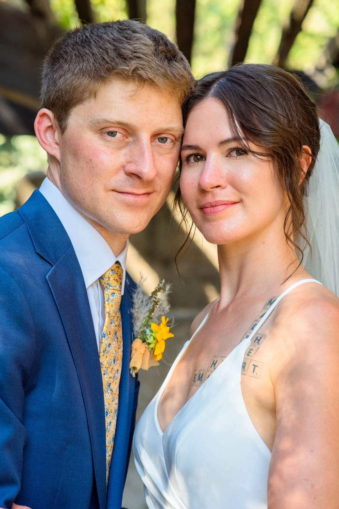 Outdoor-micro-wedding-yellow-blue-bride-groom-Kathryn-Albertson-Park-Boise-photographer.jpg