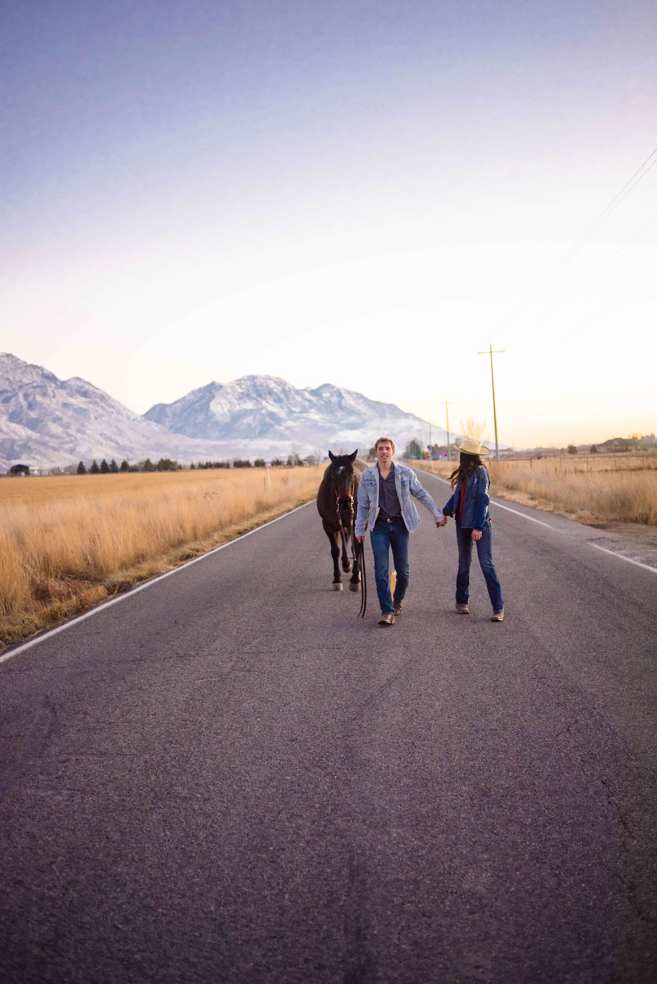 lifestyle-horse-couple-cowboy-engagement-photography.jpg