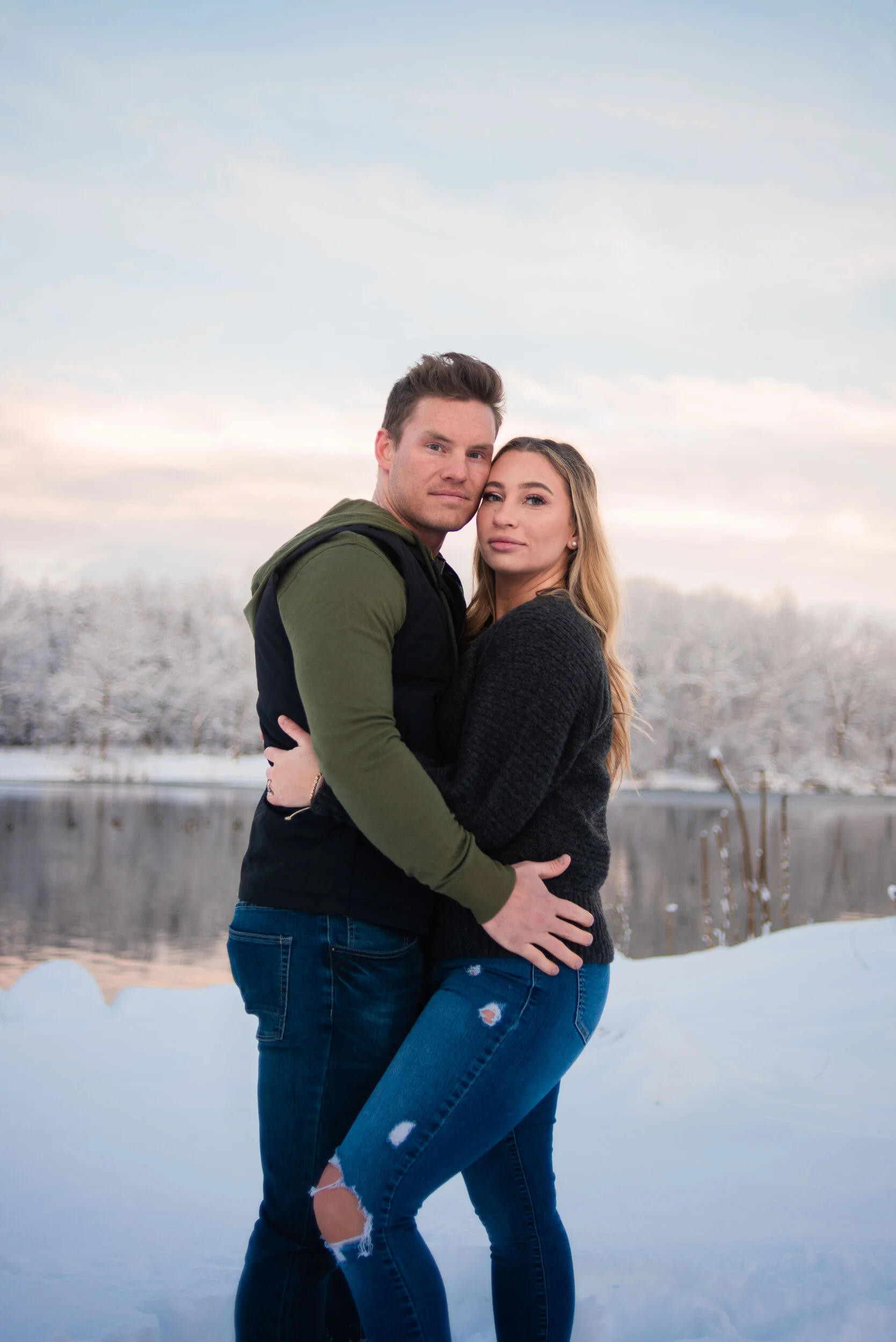 engagement-photos-Emmett-photographer-couple-lake-sunset-winter-photoshoot-classic.jpg