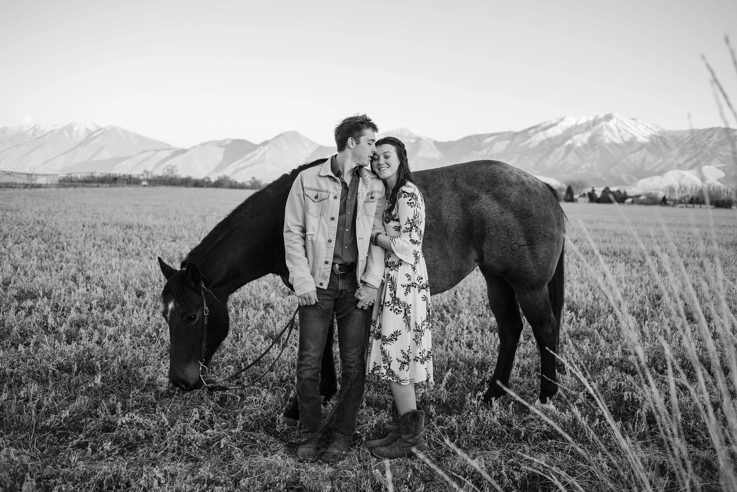 Western-photographer-Utah-Payson-Engagements-horse-Field-Mountains.jpg