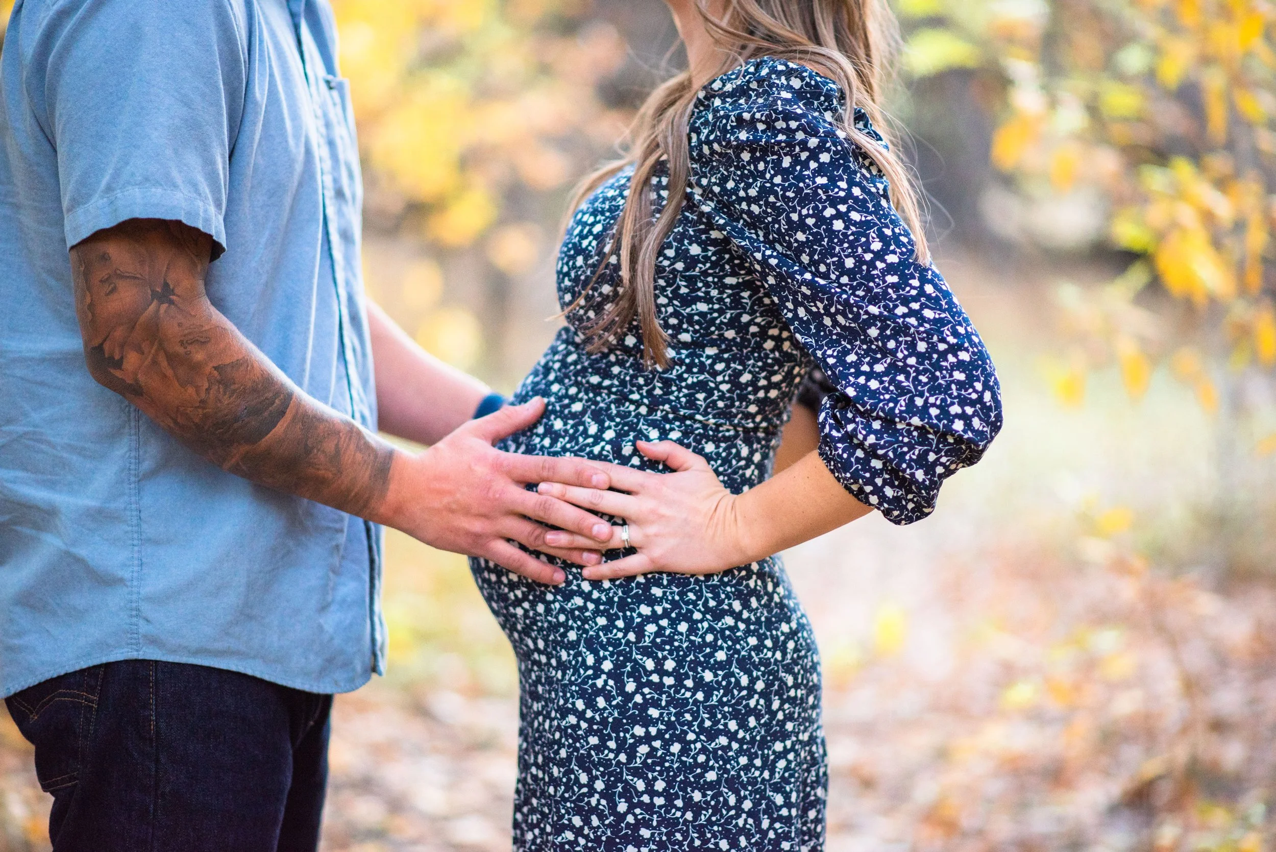 Emmett-Family-Photographer-Maternity-photos-Hannah-O-Hansen-hands-detail.jpg