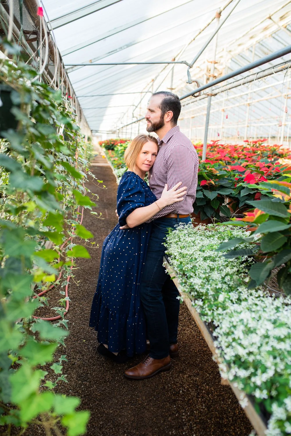 Edwards-greenhouse-Boise-Idaho-Poinsettias-Photoshoot-Couple-photography-Hannah-O-Hansen-blue-eyes.jpg