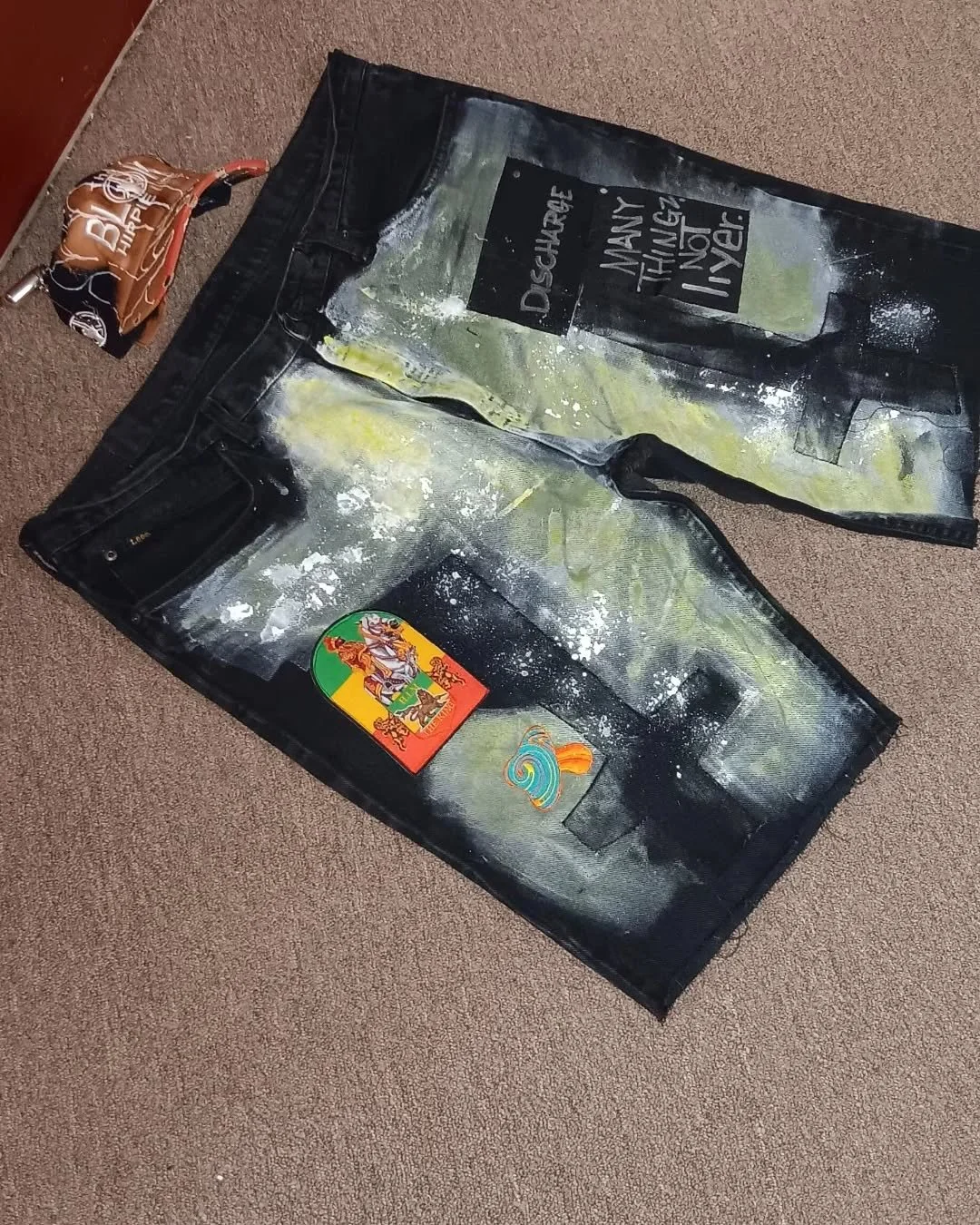 New custom shorts made for a scumbag like you.

#shorts #streetpunk #custom #punkstyle #follownorules #punkshowfit