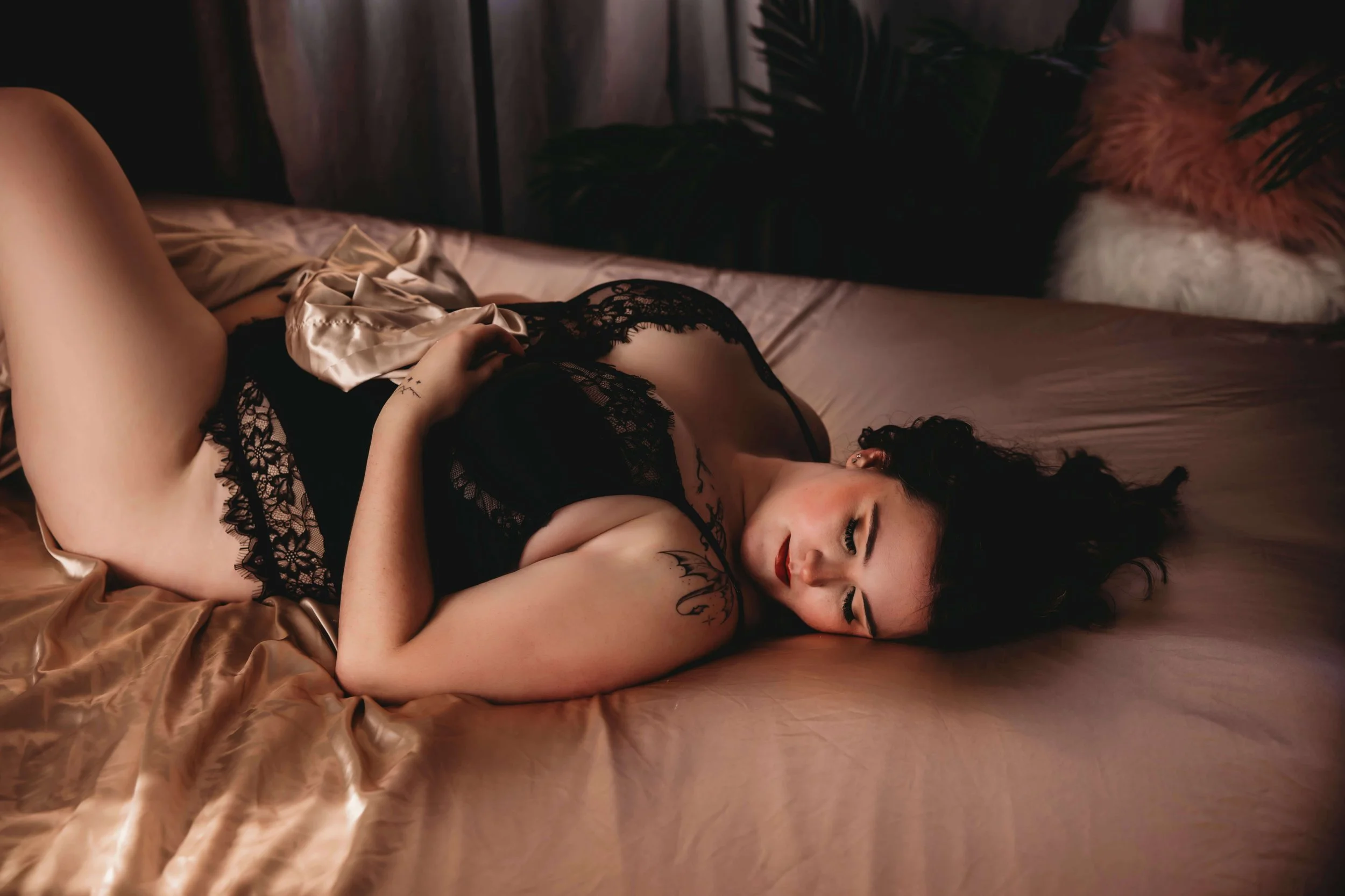 julie-boudoir-wisconsin-photographers-near-me-photographer-siren-wi-confidence-blog-blogging-diverse-plus-size-incusive-ages-shapes-size-couples-boudoir-relationship-intimate-photographer 165.jpg
